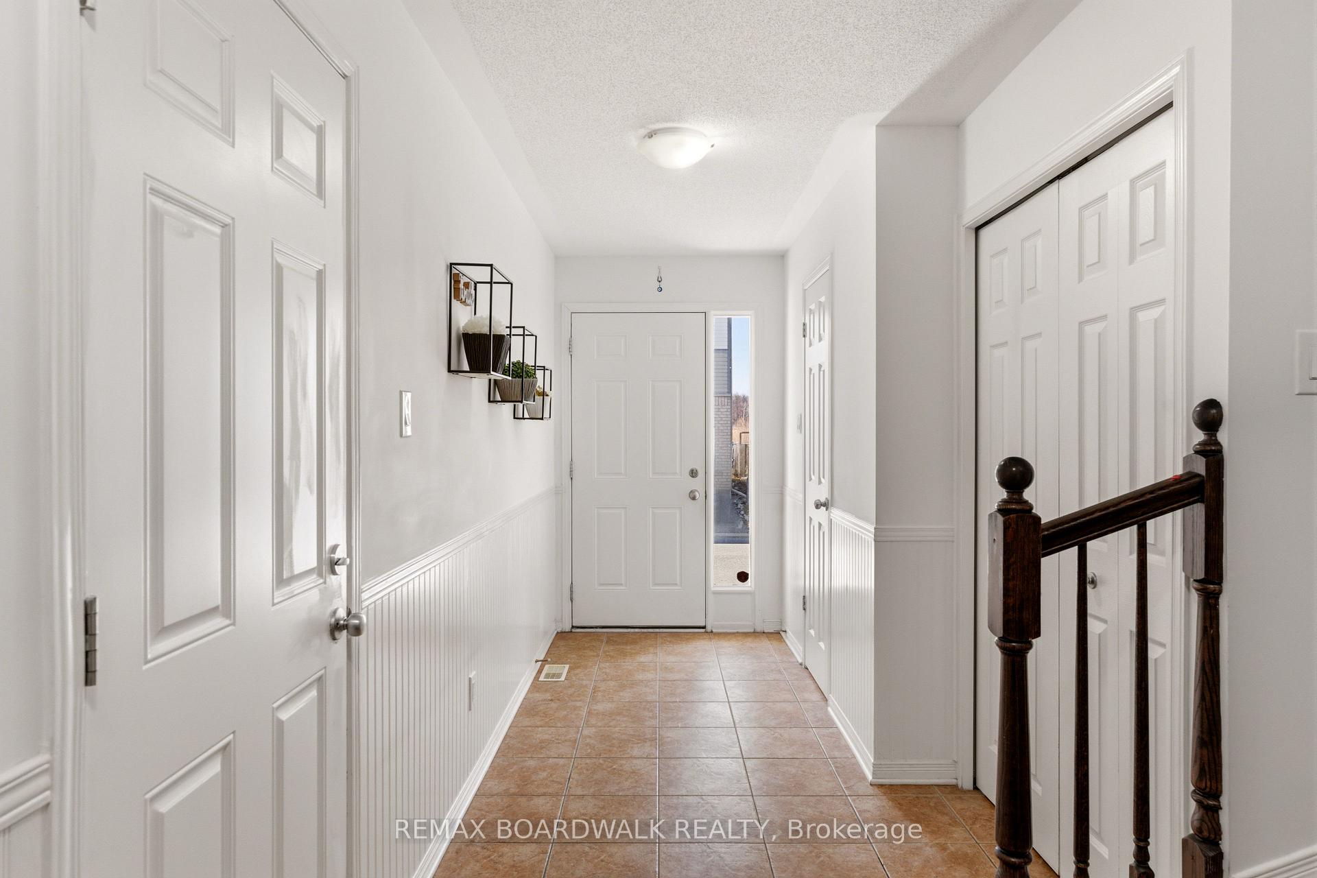 Photo 5 of 107 Caithness Private, Ottawa, Mer Bleue/Bradley Estates/Anderson Park — HOMEH