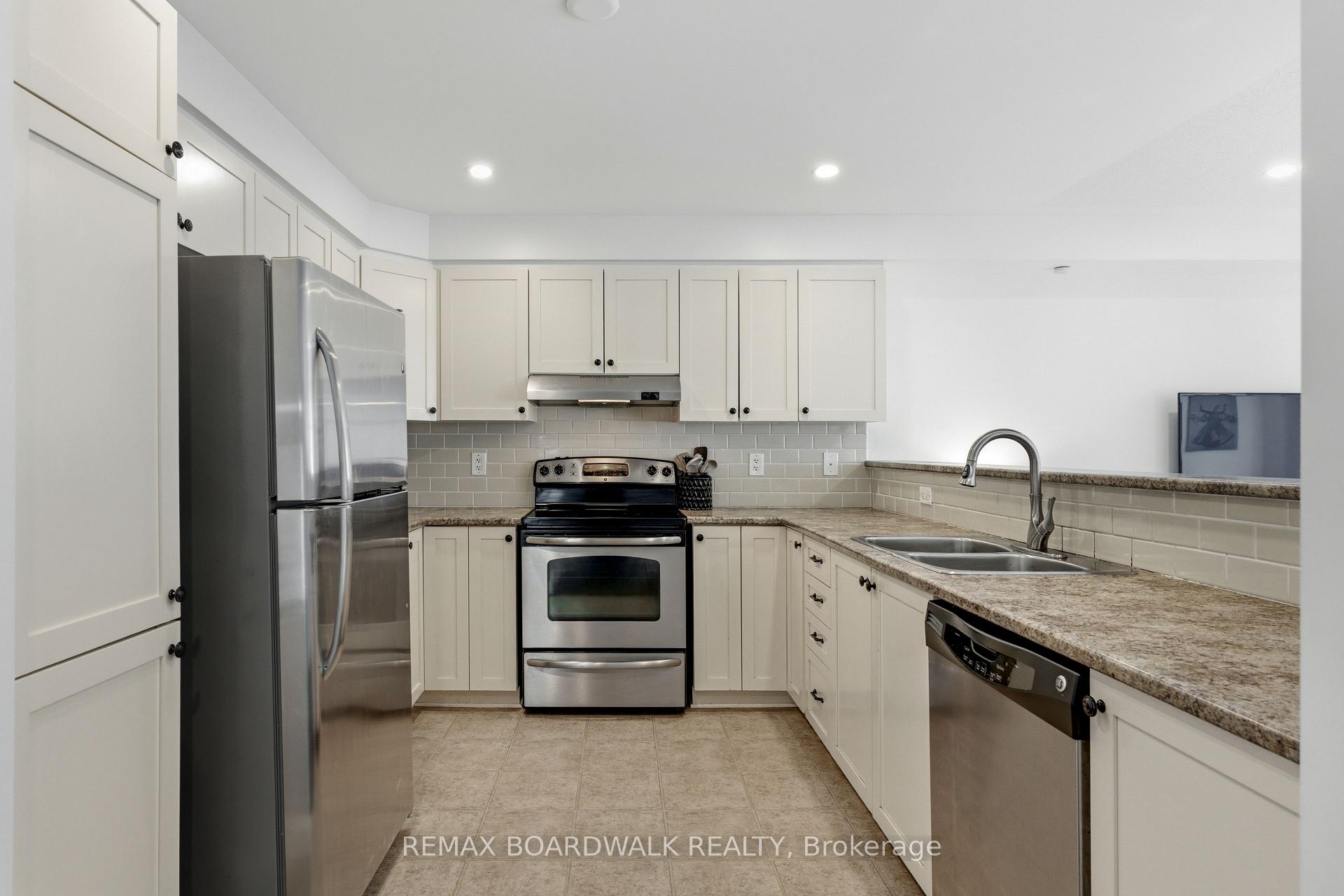 Photo 11 of 107 Caithness Private, Ottawa, Mer Bleue/Bradley Estates/Anderson Park — HOMEH