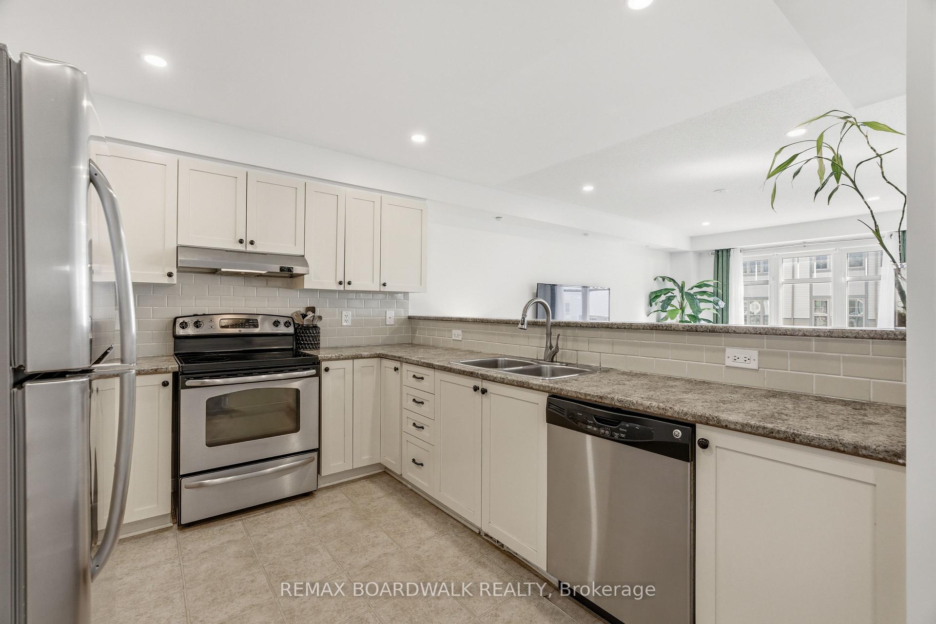 Photo 12 of 107 Caithness Private, Ottawa, Mer Bleue/Bradley Estates/Anderson Park — HOMEH