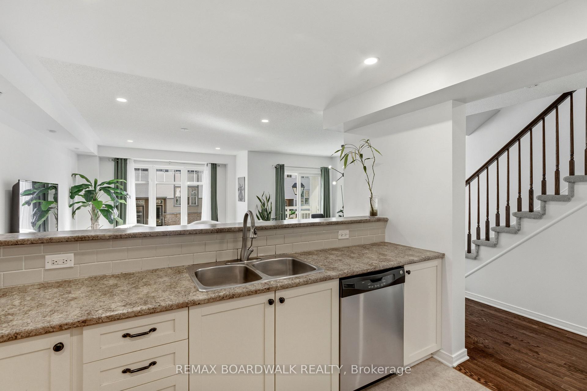Photo 14 of 107 Caithness Private, Ottawa, Mer Bleue/Bradley Estates/Anderson Park — HOMEH