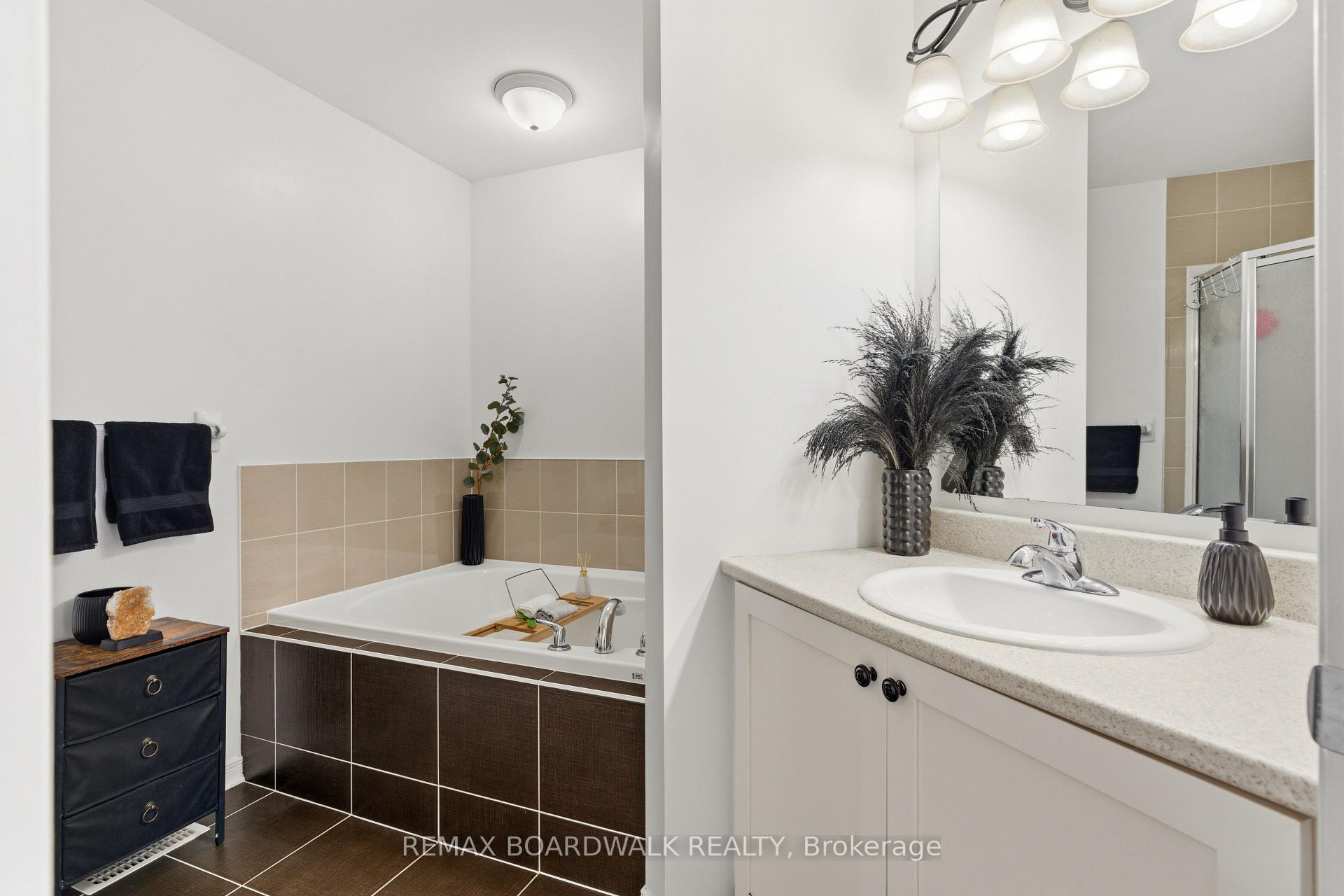 Photo 32 of 107 Caithness Private, Ottawa, Mer Bleue/Bradley Estates/Anderson Park — HOMEH