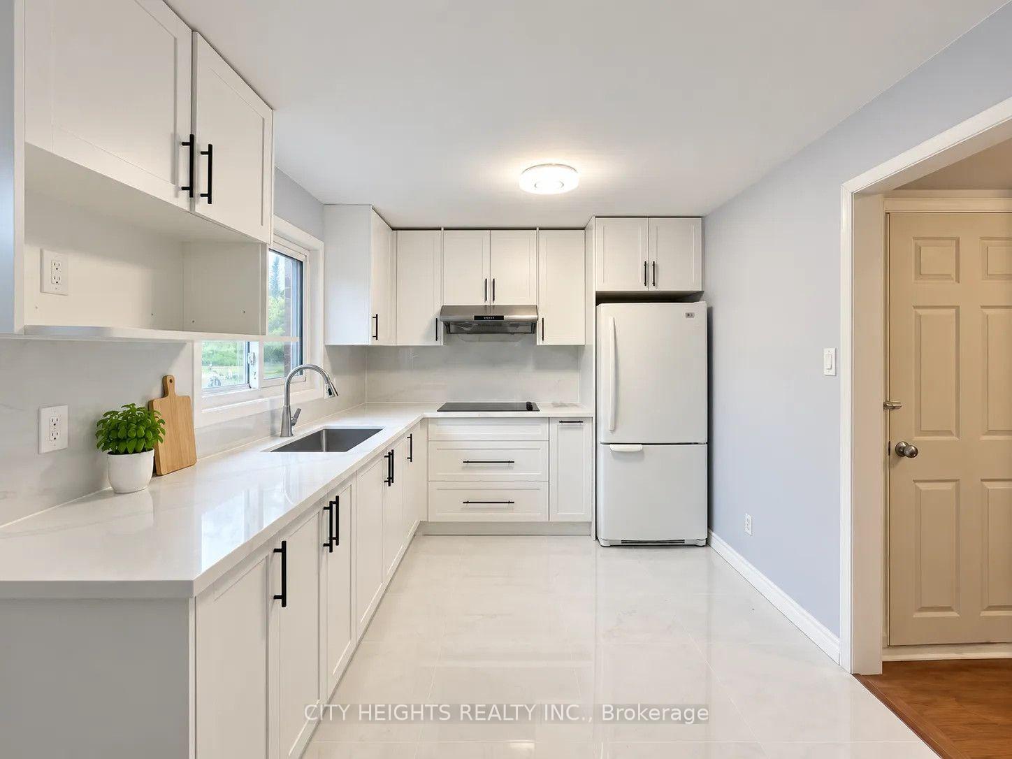 Photo 4 of Unit #2, 1 Lucifer Drive, North York, Pleasant View — HOMEH