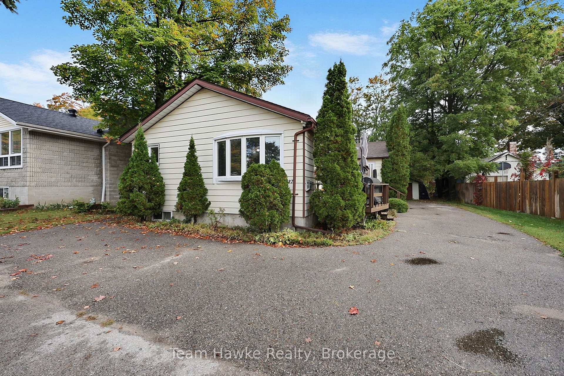 Photo 4 of 337 Norene Street, Midland — HOMEH