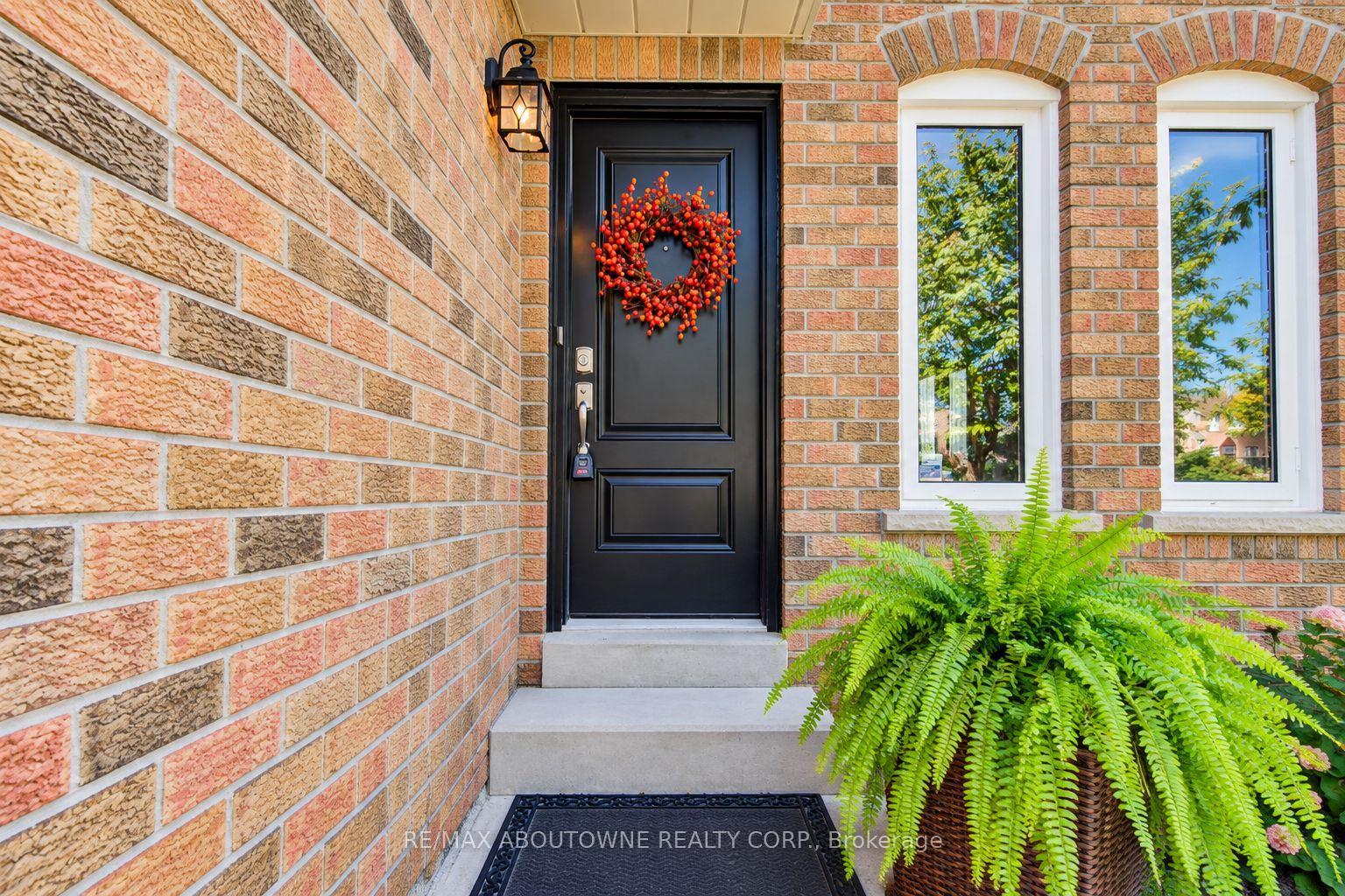 Photo 3 of 3668 Colonial Drive, Mississauga, Erin Mills — HOMEH