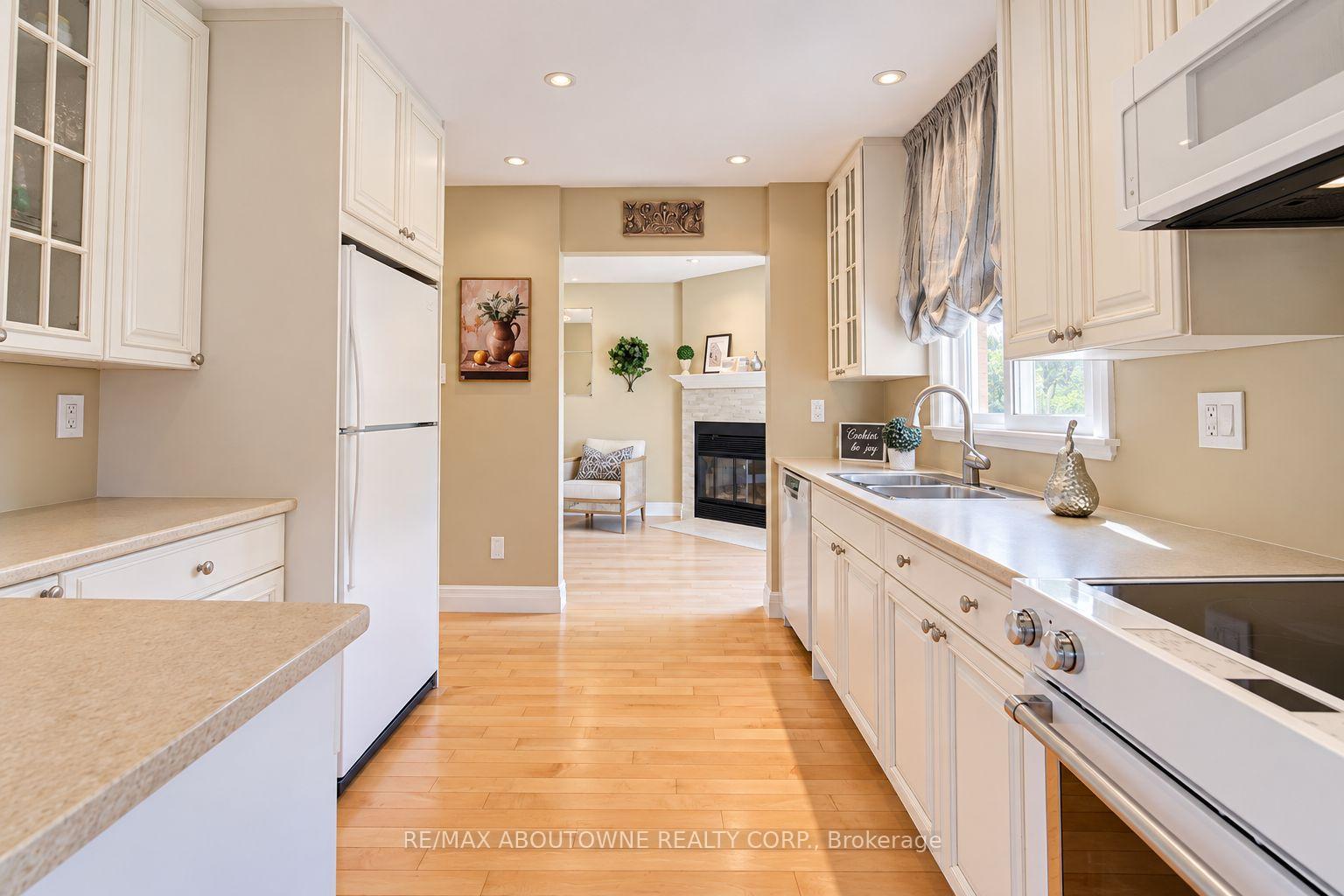 Photo 15 of 3668 Colonial Drive, Mississauga, Erin Mills — HOMEH