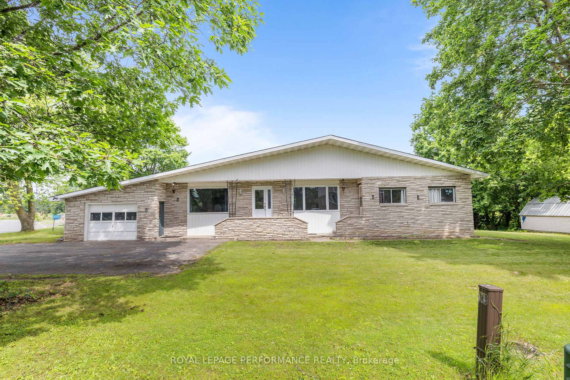 Photo of 438 Voyageur Place