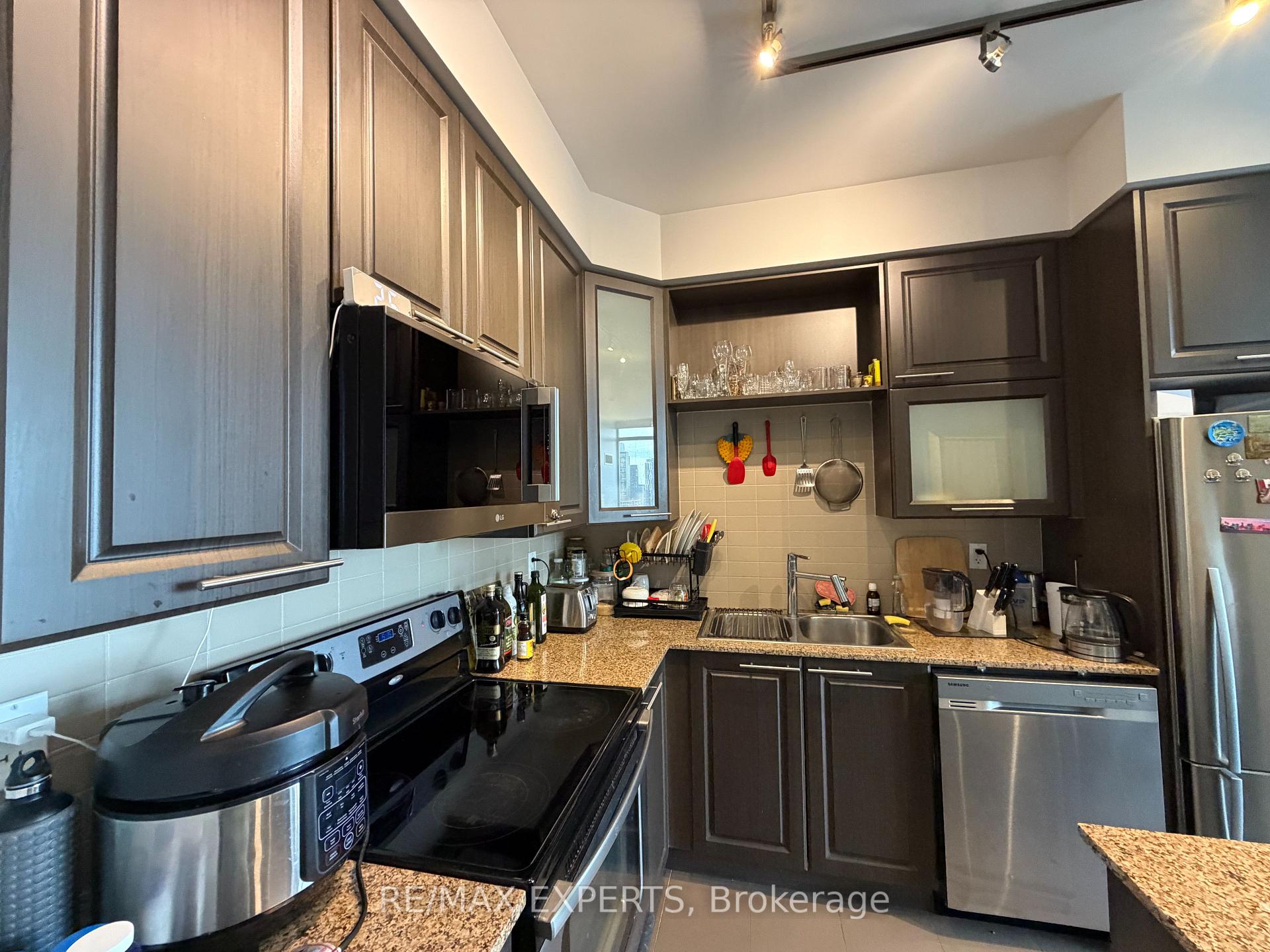 Photo 4 of Unit 2004, 500 Sherbourne Street, Toronto, North St. James Town — HOMEH