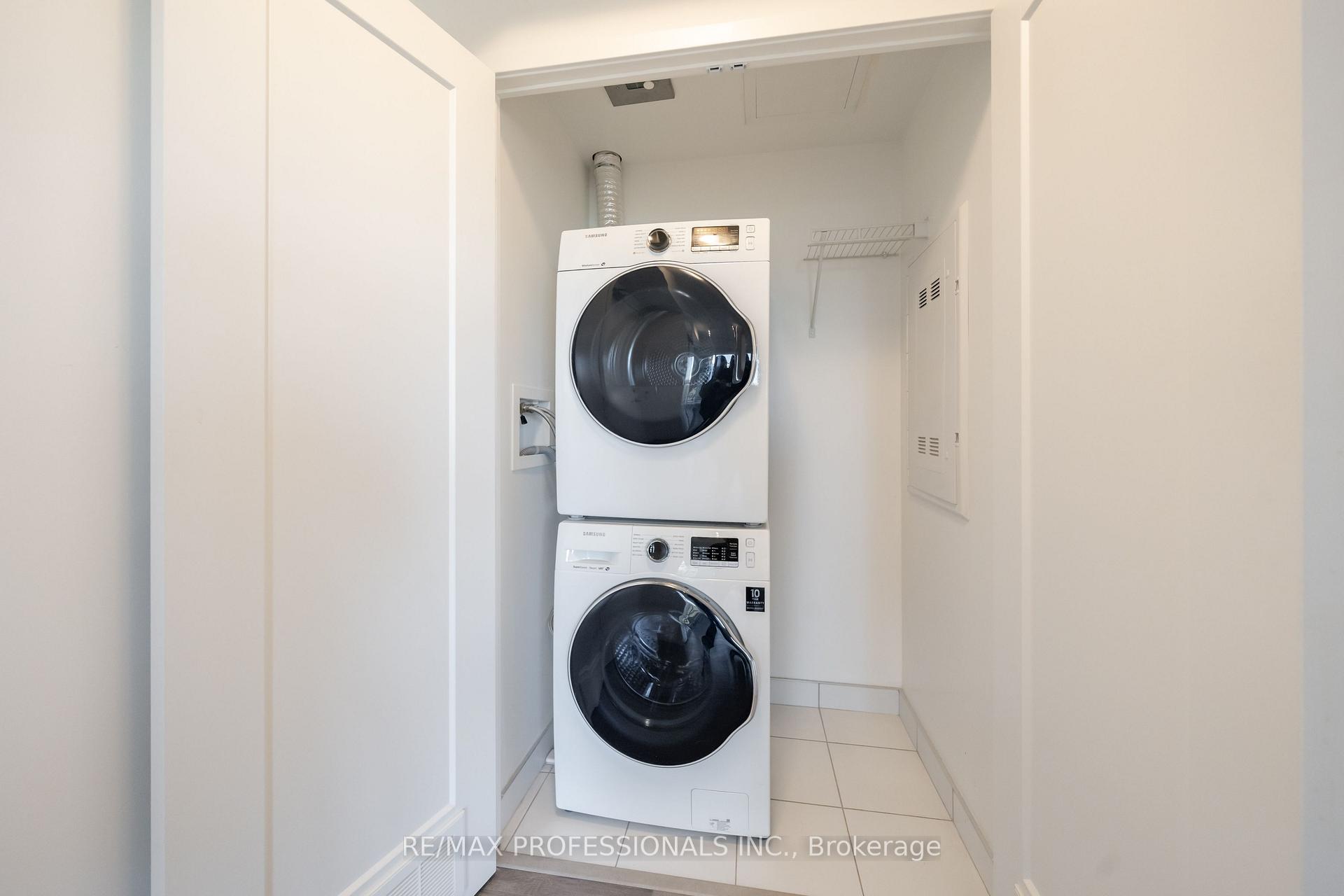 Photo 2 of Unit 2103, 99 Broadway Avenue, Toronto, Mount Pleasant West — HOMEH