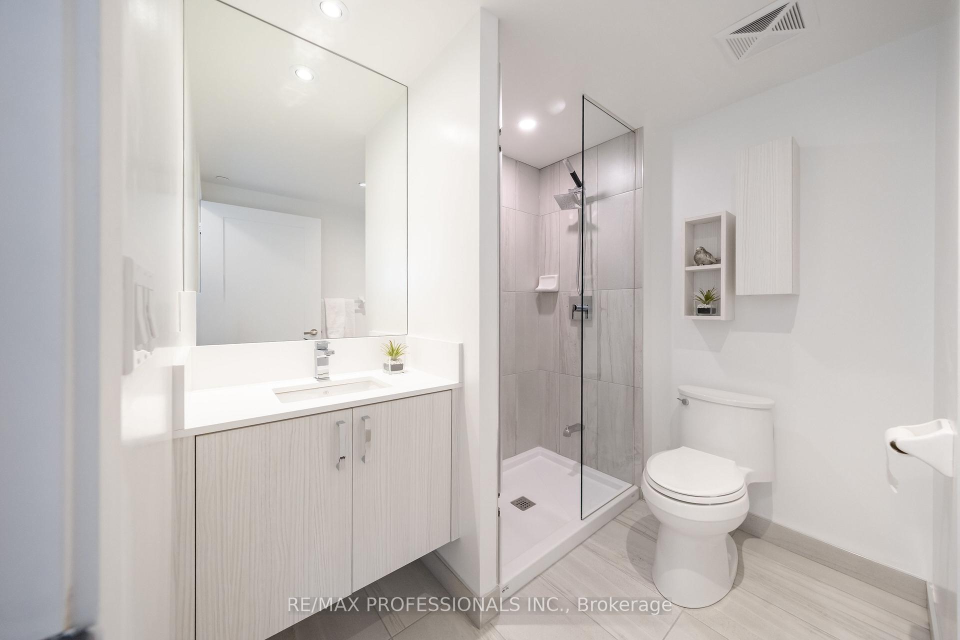 Photo 3 of Unit 2103, 99 Broadway Avenue, Toronto, Mount Pleasant West — HOMEH