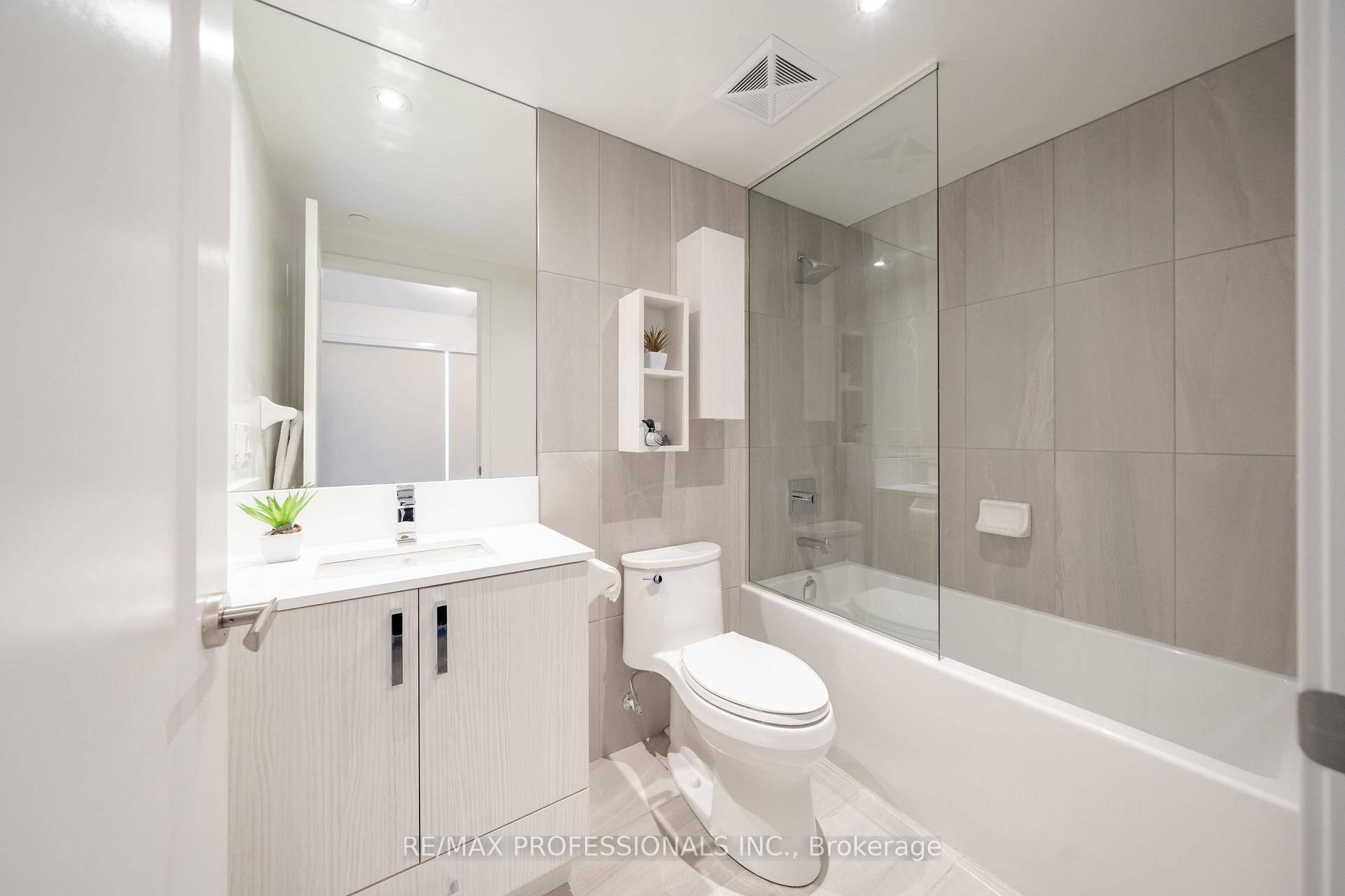 Photo 4 of Unit 2103, 99 Broadway Avenue, Toronto, Mount Pleasant West — HOMEH