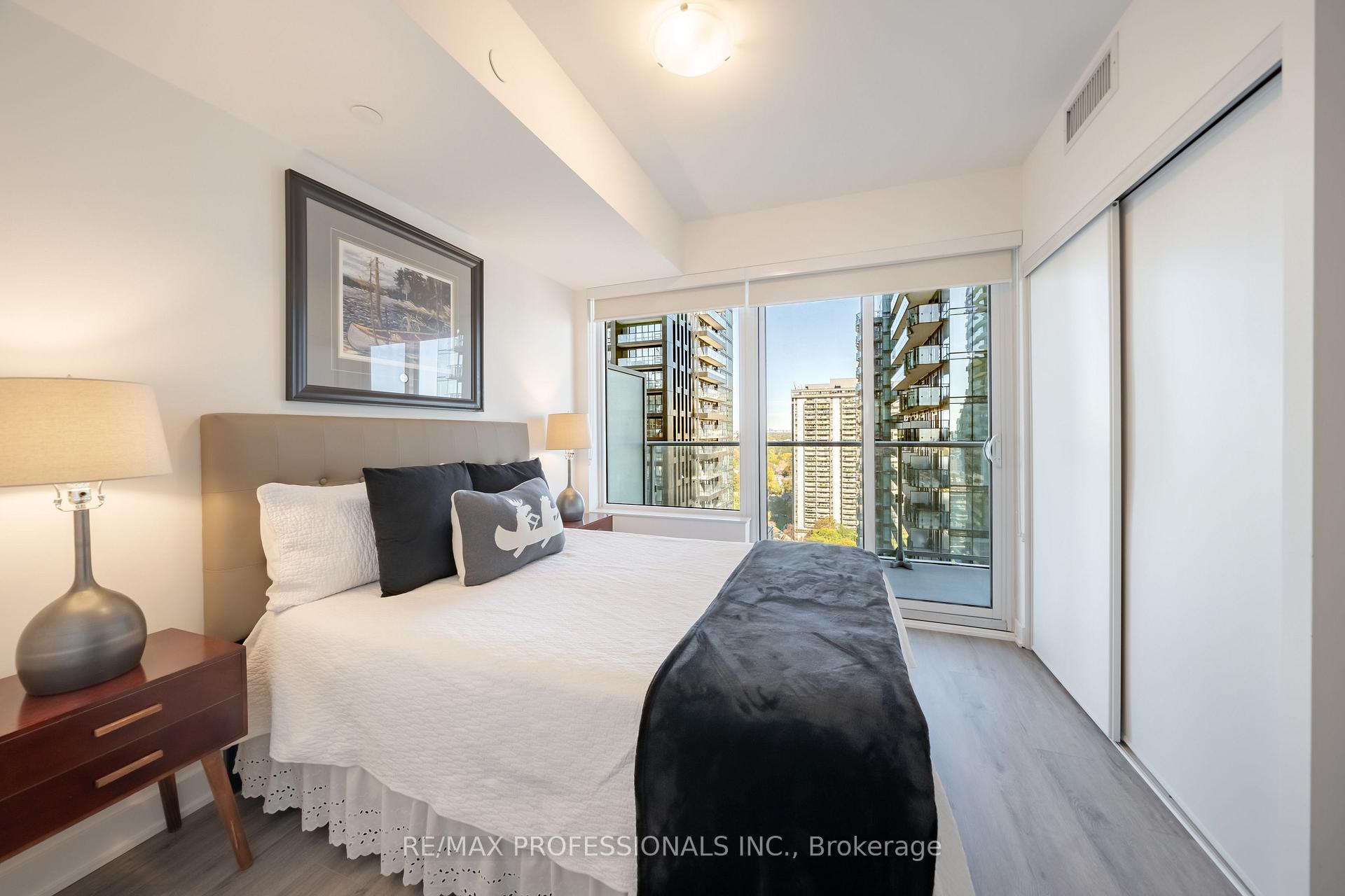 Photo 5 of Unit 2103, 99 Broadway Avenue, Toronto, Mount Pleasant West — HOMEH