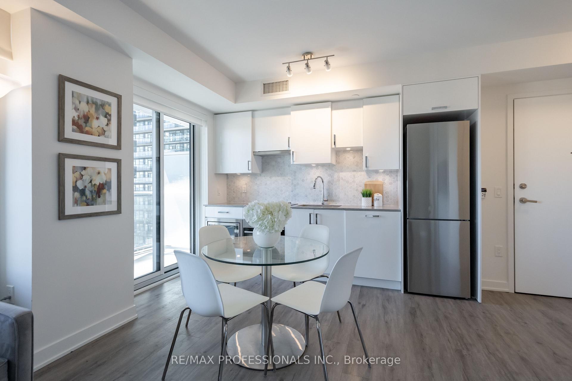 Photo 9 of Unit 2103, 99 Broadway Avenue, Toronto, Mount Pleasant West — HOMEH