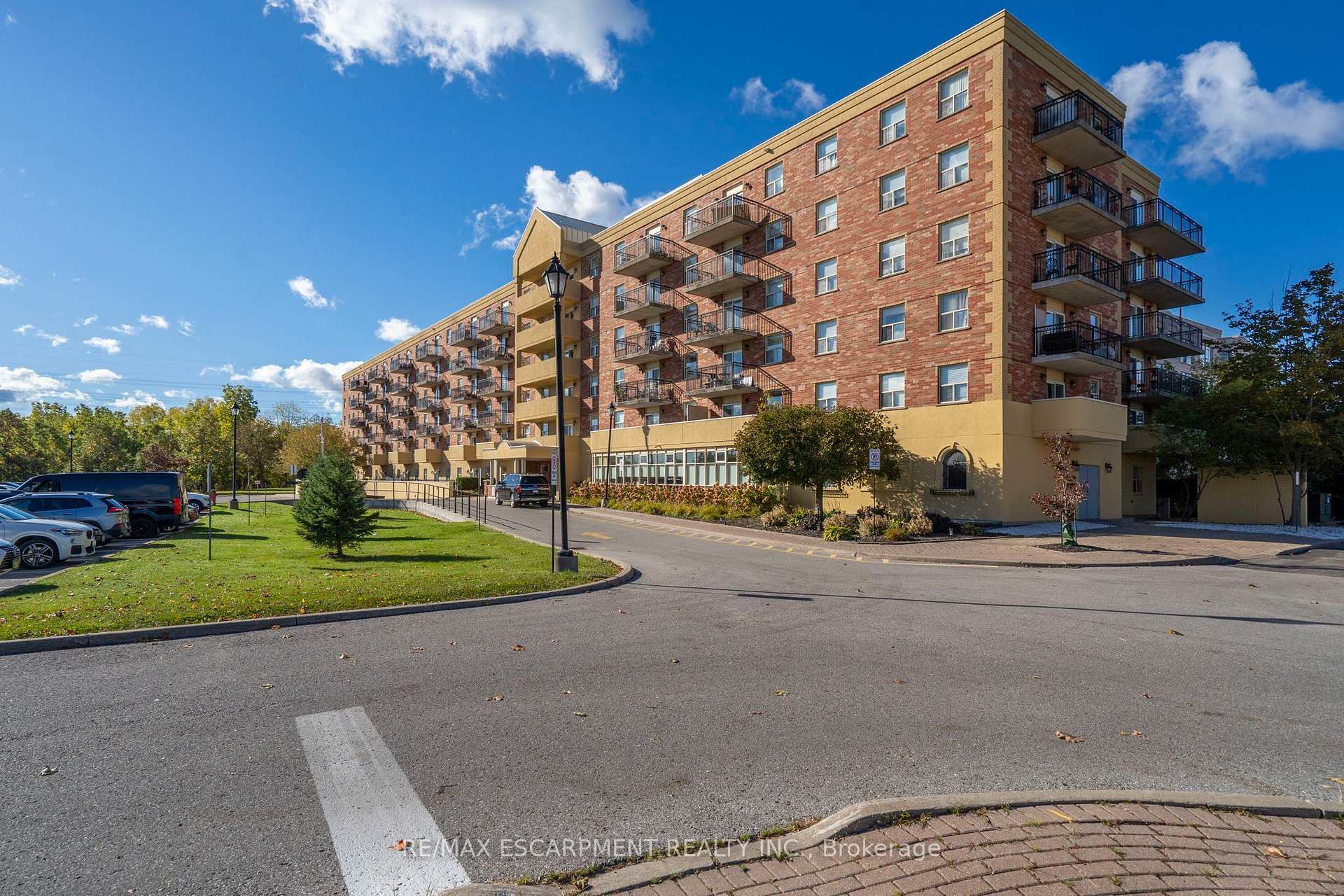 Photo of Unit 223, 7373 Martingrove Road