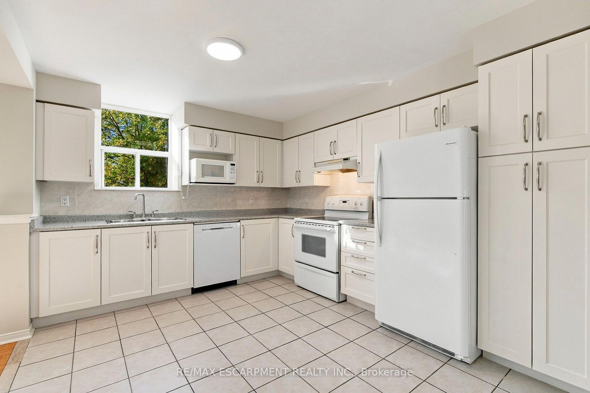 Photo 2 of Unit 223, 7373 Martingrove Road, Vaughan, Vaughan Grove — HOMEH