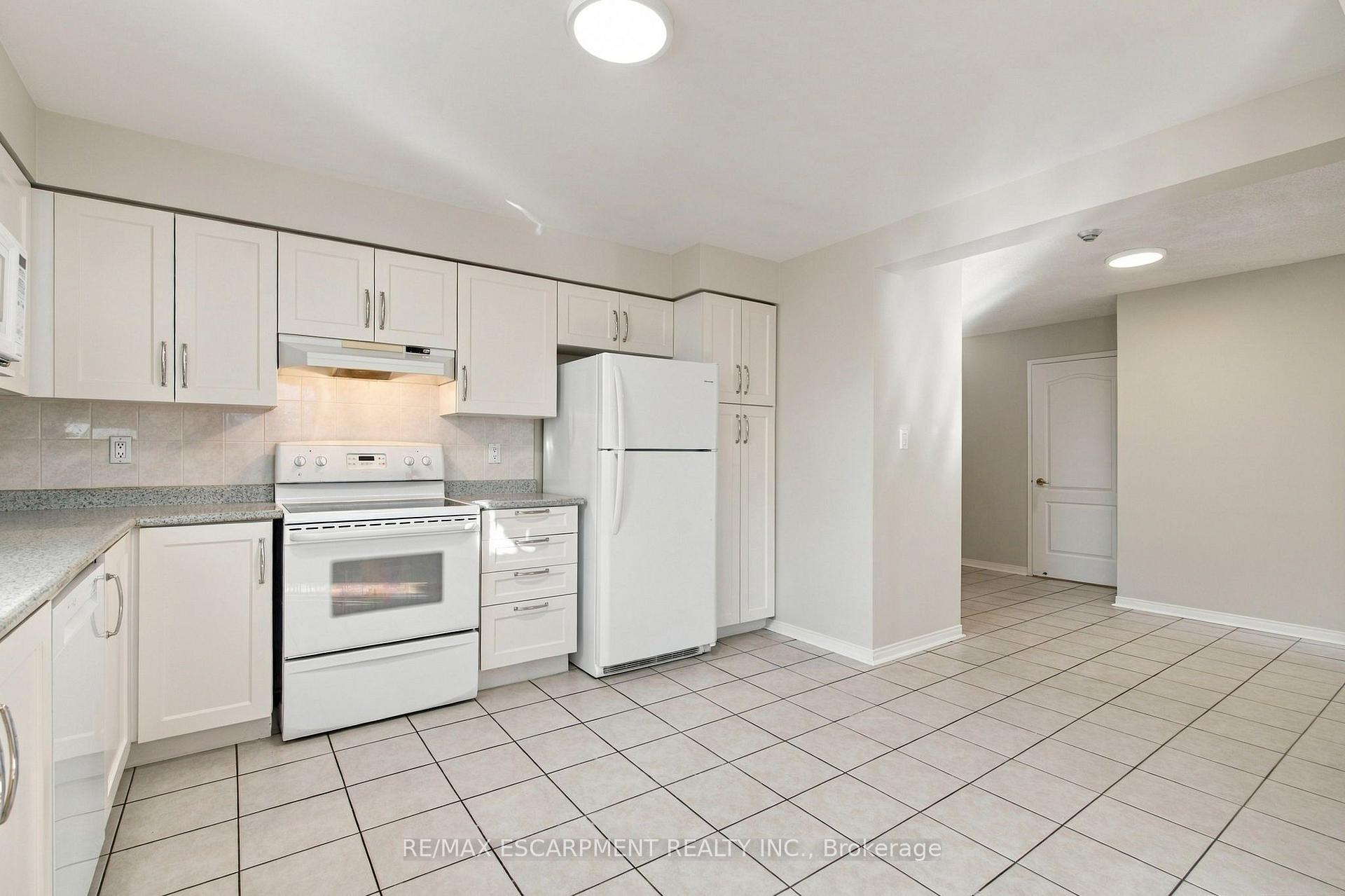 Photo 4 of Unit 223, 7373 Martingrove Road, Vaughan, Vaughan Grove — HOMEH