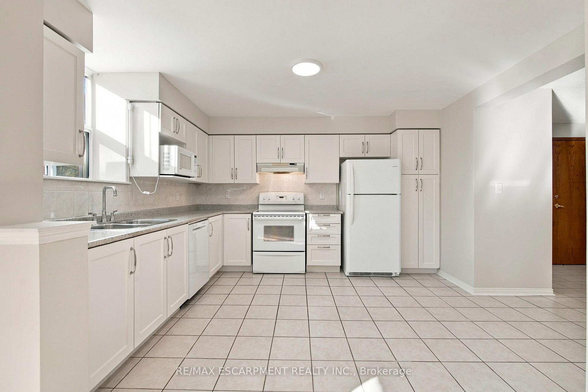 Photo 7 of Unit 223, 7373 Martingrove Road, Vaughan, Vaughan Grove — HOMEH