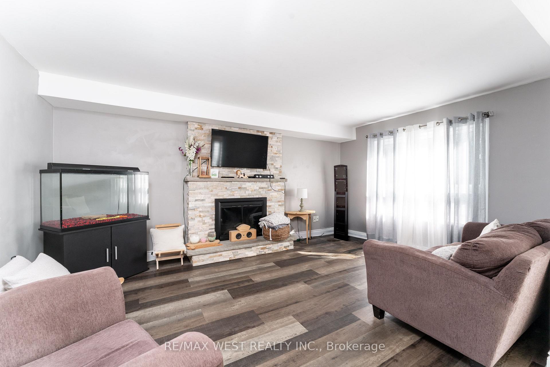 Photo 12 of 19 Moore Place, Barrie, Letitia Heights — HOMEH