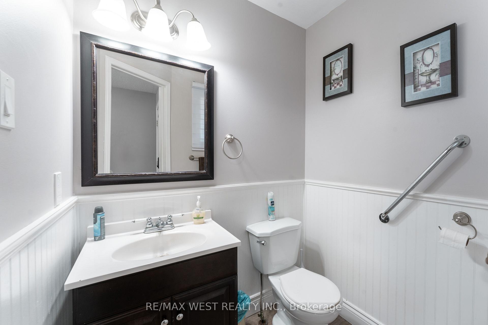 Photo 13 of 19 Moore Place, Barrie, Letitia Heights — HOMEH