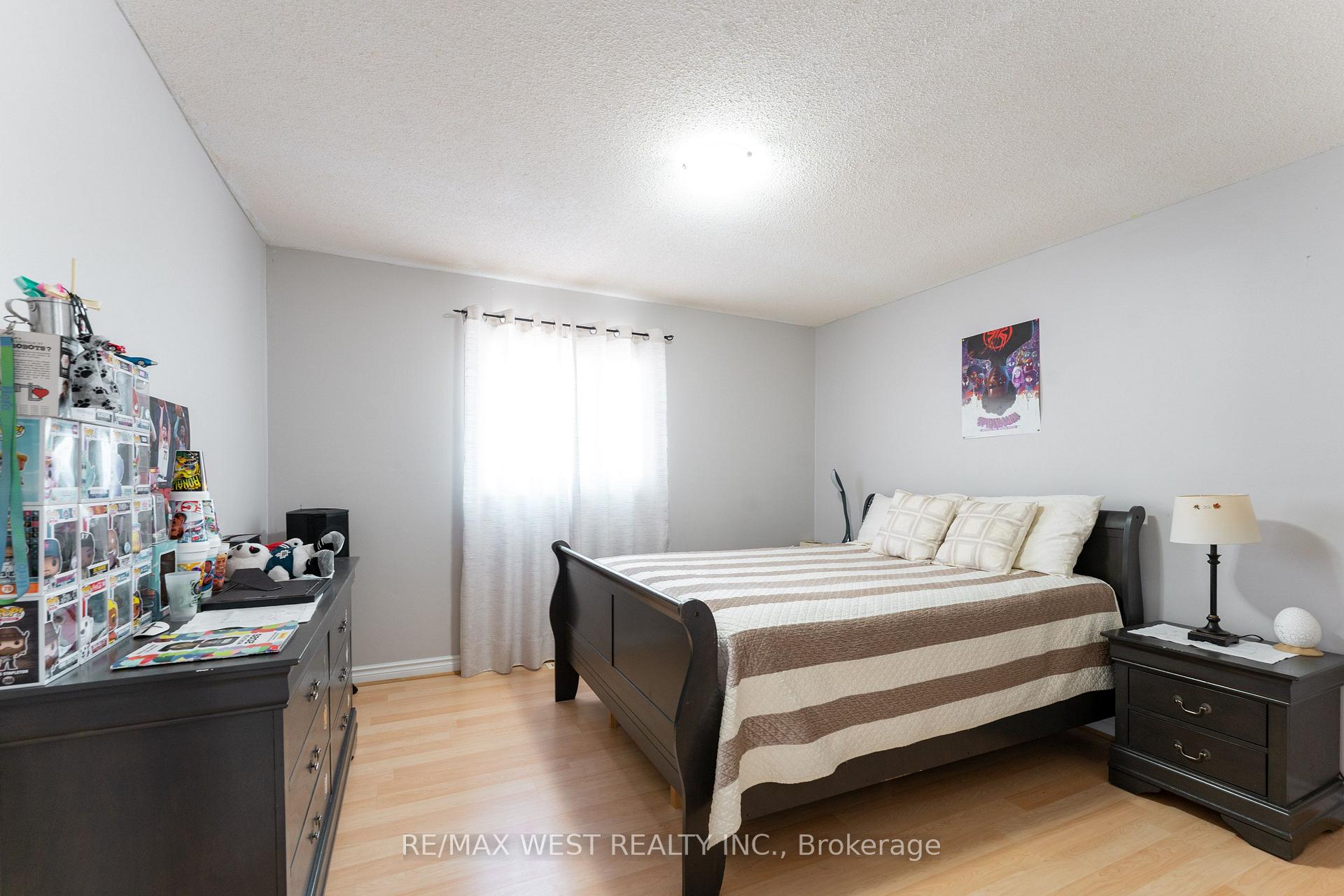 Photo 14 of 19 Moore Place, Barrie, Letitia Heights — HOMEH