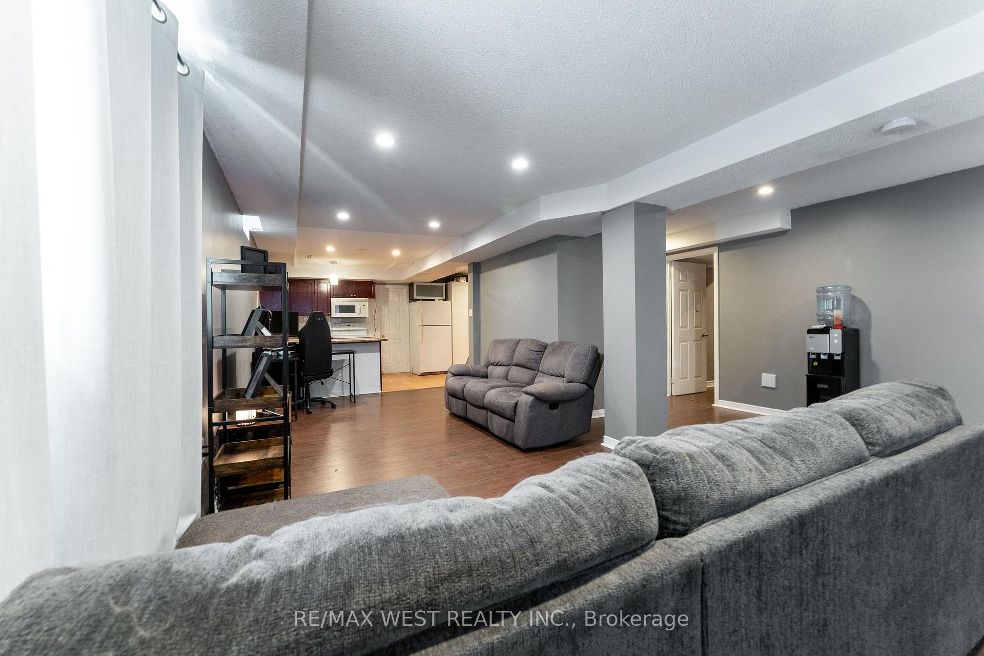 Photo 22 of 19 Moore Place, Barrie, Letitia Heights — HOMEH