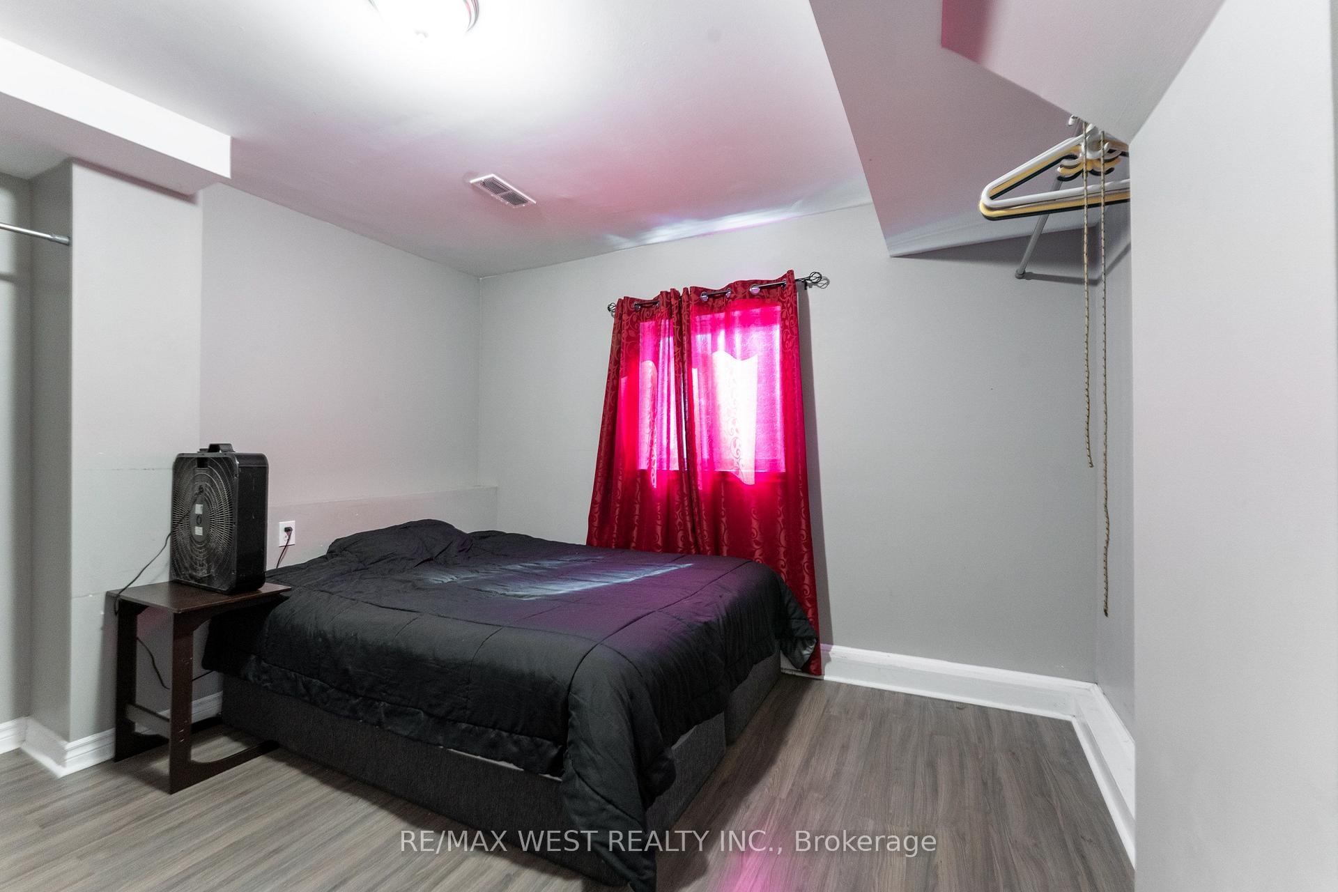 Photo 23 of 19 Moore Place, Barrie, Letitia Heights — HOMEH
