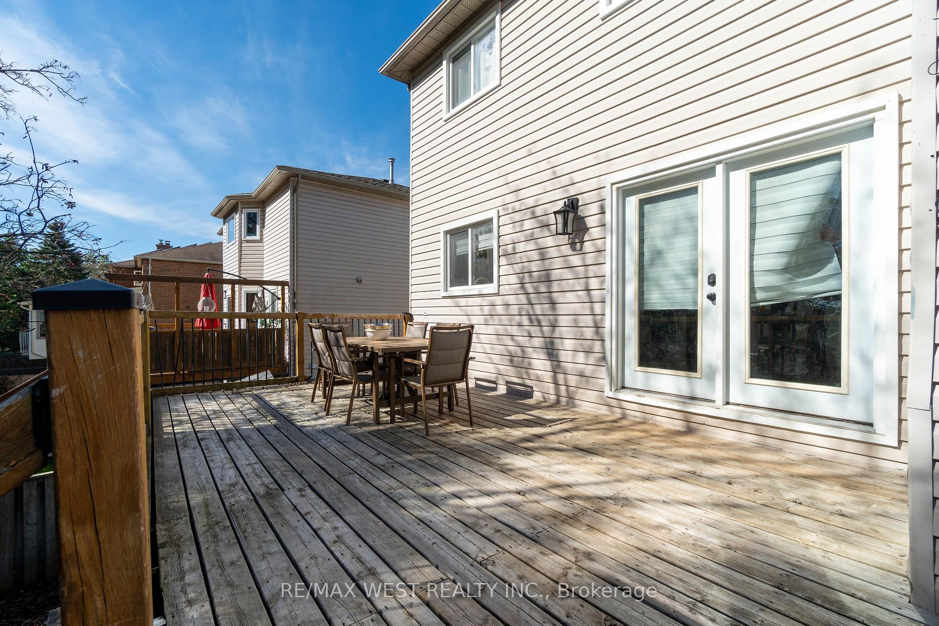 Photo 26 of 19 Moore Place, Barrie, Letitia Heights — HOMEH