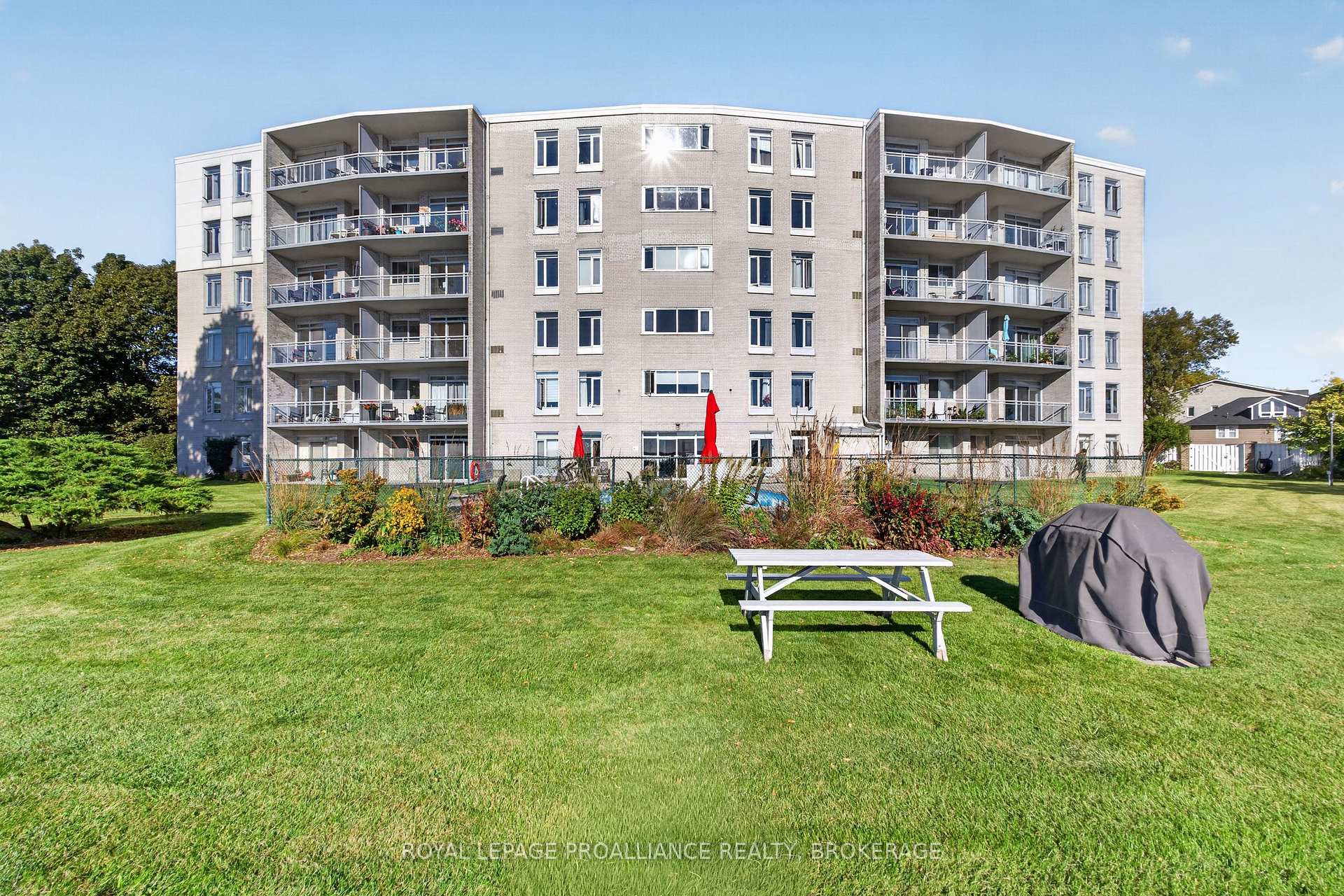 Photo of Unit 306, 1 Mowat Avenue