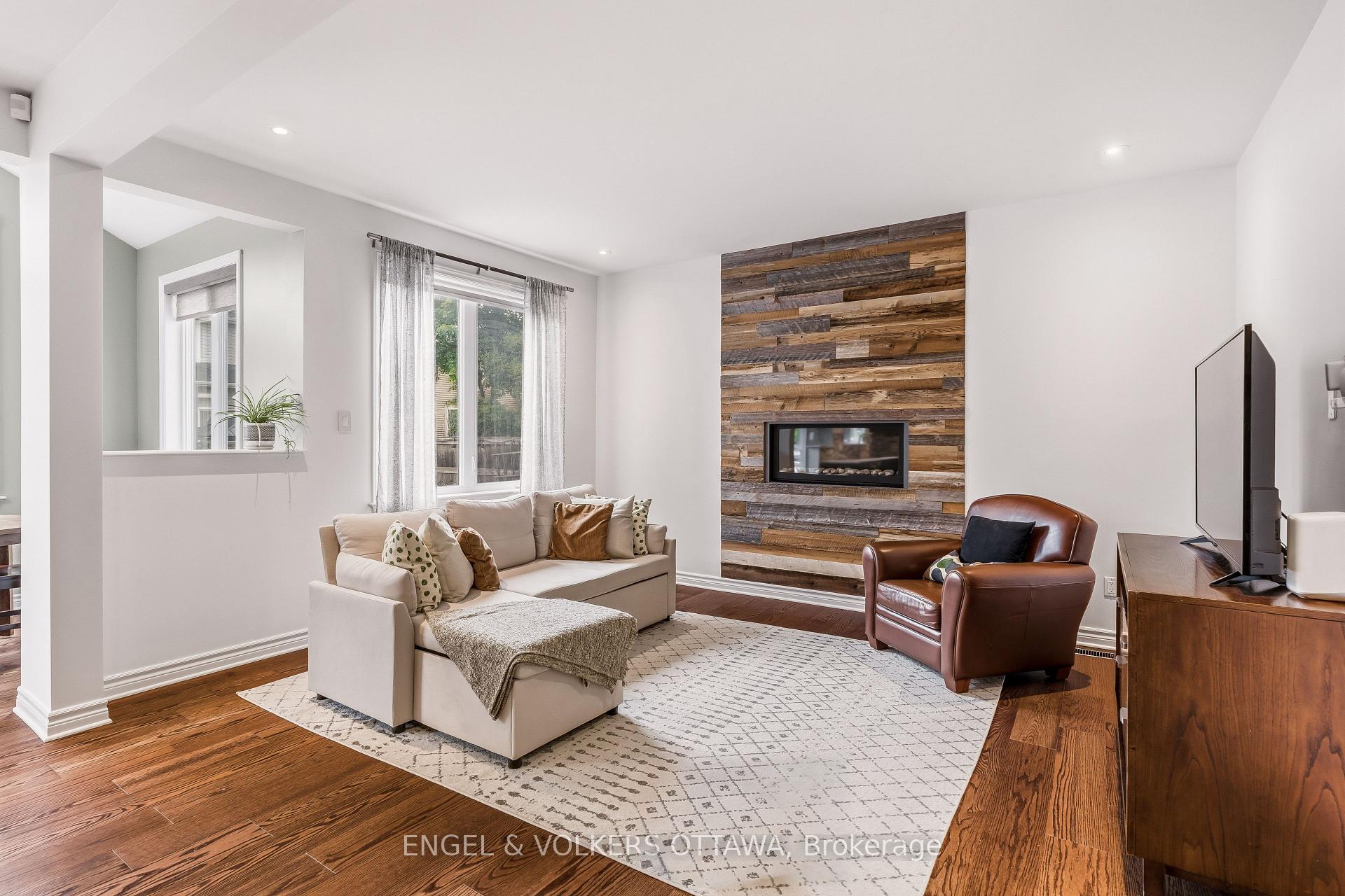 Photo 5 of 704 Wrangler Circle, Ottawa, Stittsville (North) — HOMEH