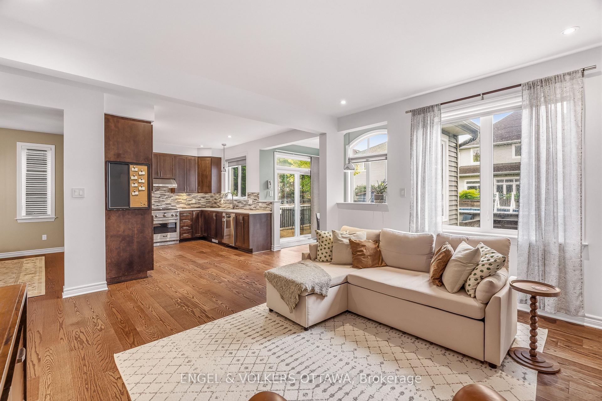 Photo 6 of 704 Wrangler Circle, Ottawa, Stittsville (North) — HOMEH