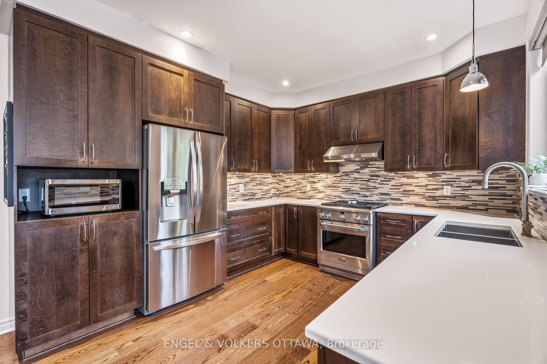 Photo 9 of 704 Wrangler Circle, Ottawa, Stittsville (North) — HOMEH