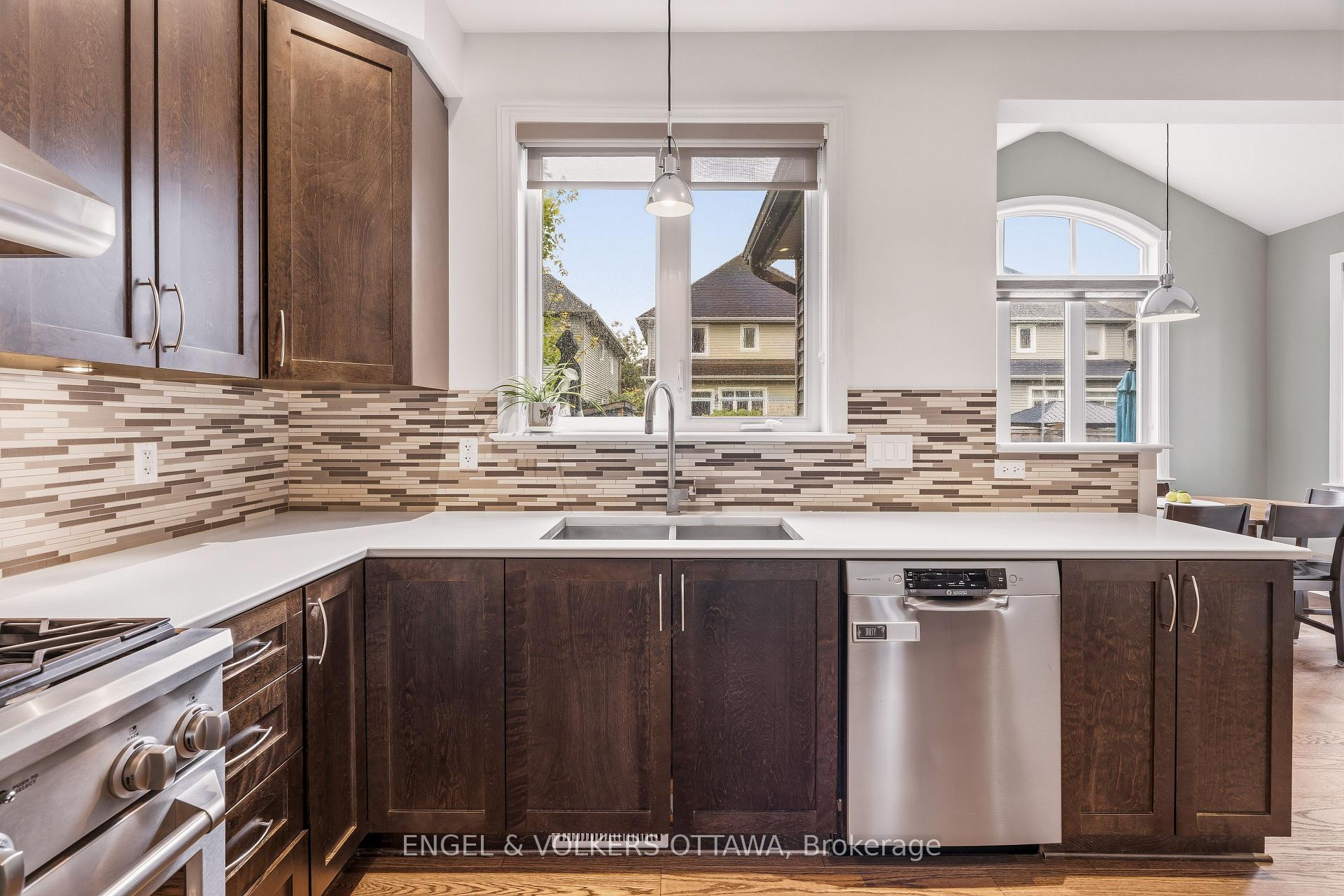 Photo 10 of 704 Wrangler Circle, Ottawa, Stittsville (North) — HOMEH