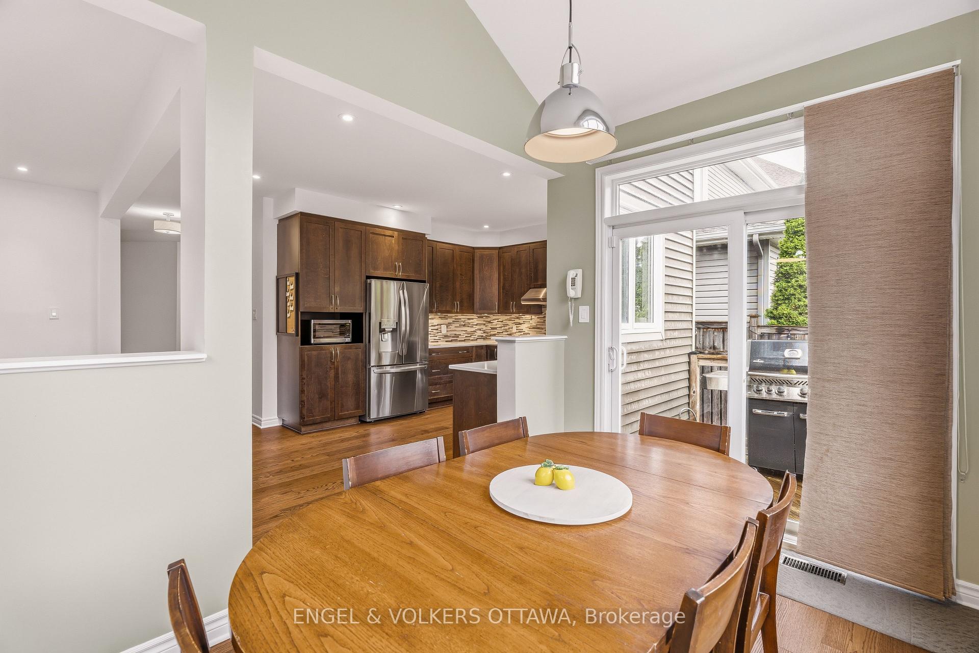 Photo 13 of 704 Wrangler Circle, Ottawa, Stittsville (North) — HOMEH