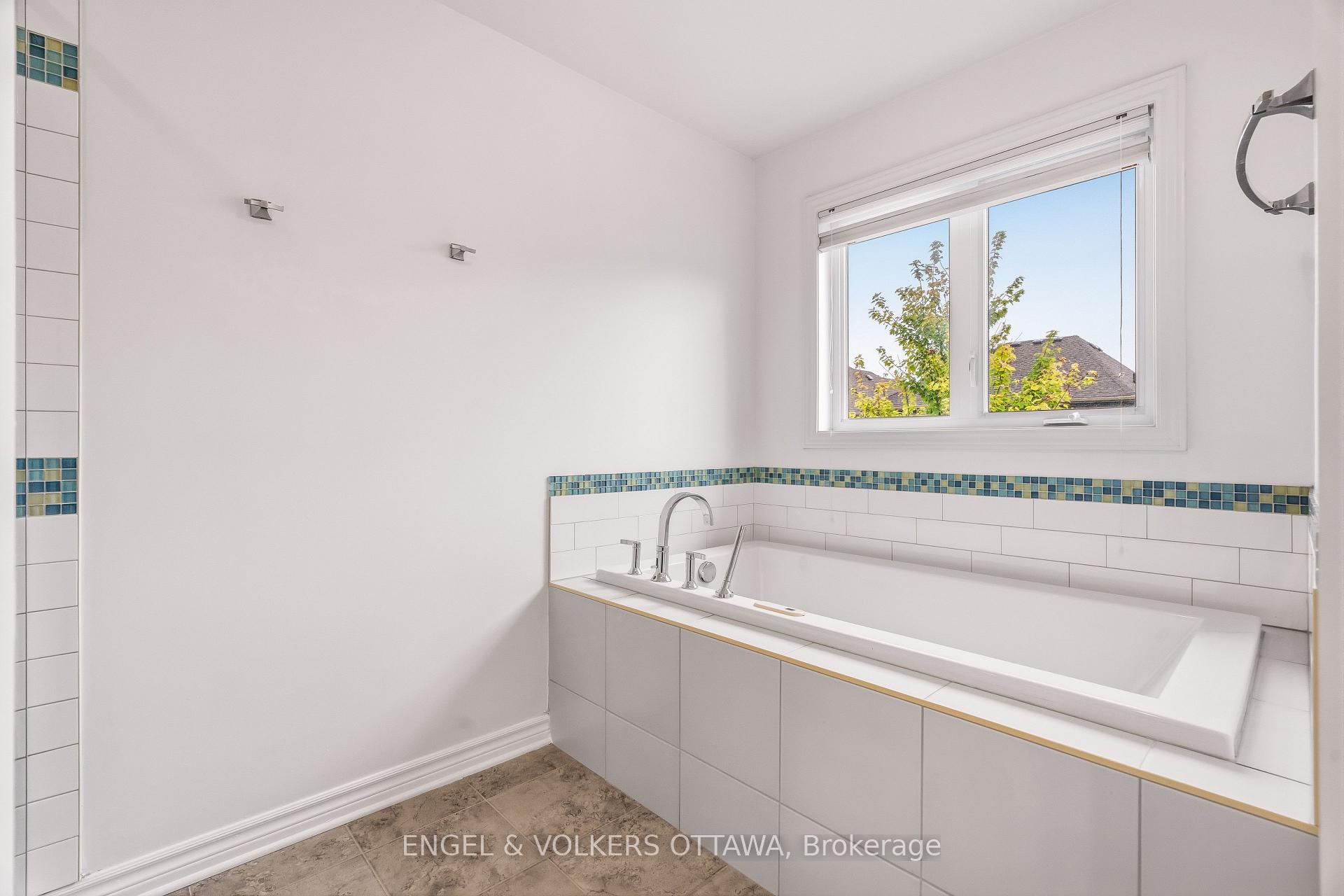 Photo 20 of 704 Wrangler Circle, Ottawa, Stittsville (North) — HOMEH