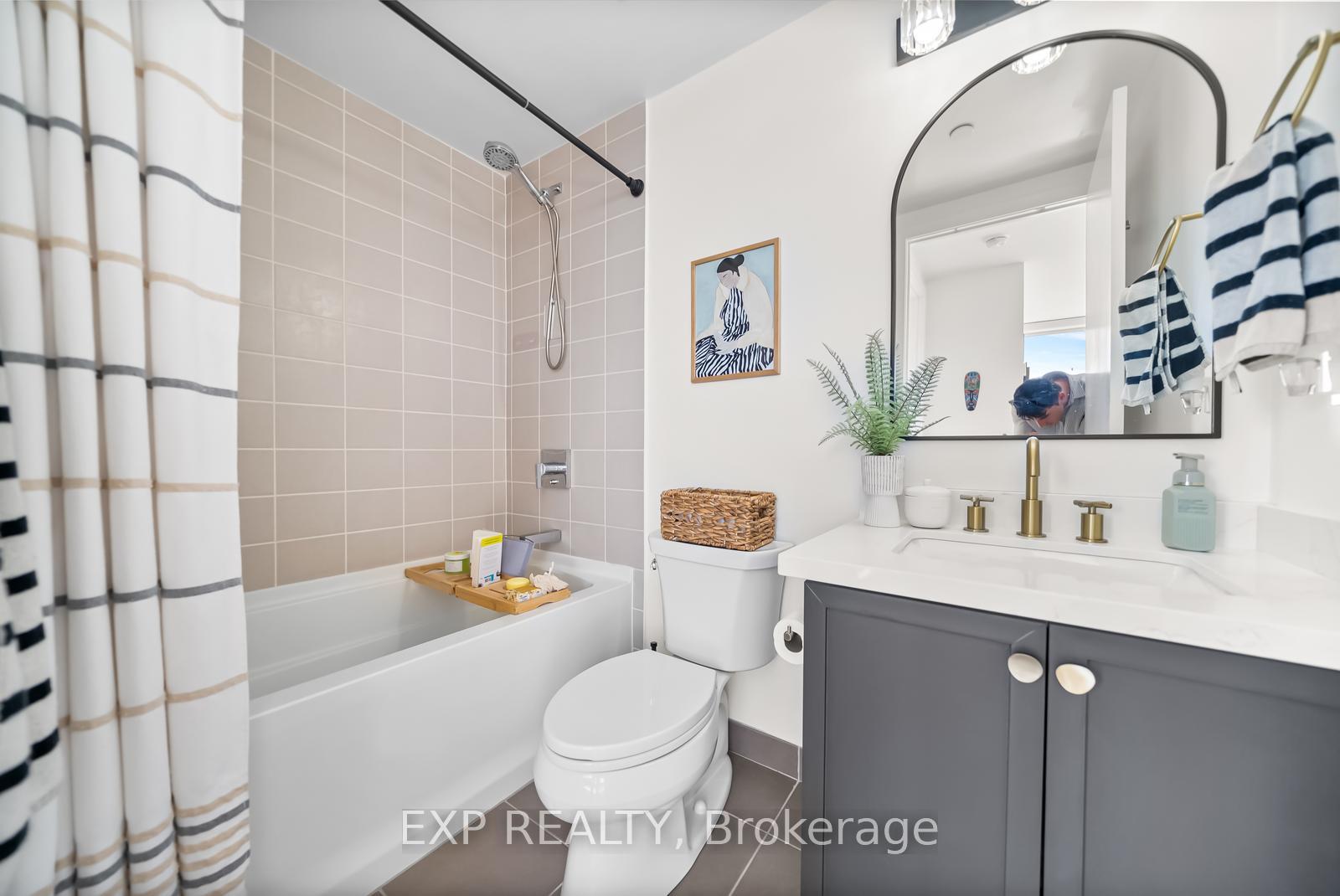 Photo 8 of Unit 705, 16 Mcadam Avenue, North York, Yorkdale-Glen Park — HOMEH