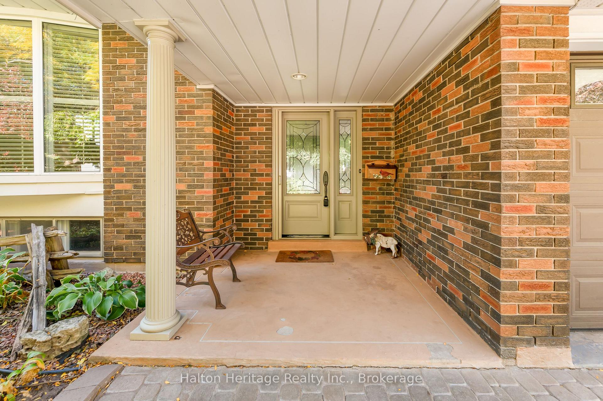 Photo 3 of 588 Louise Drive, Burlington, Shoreacres — HOMEH