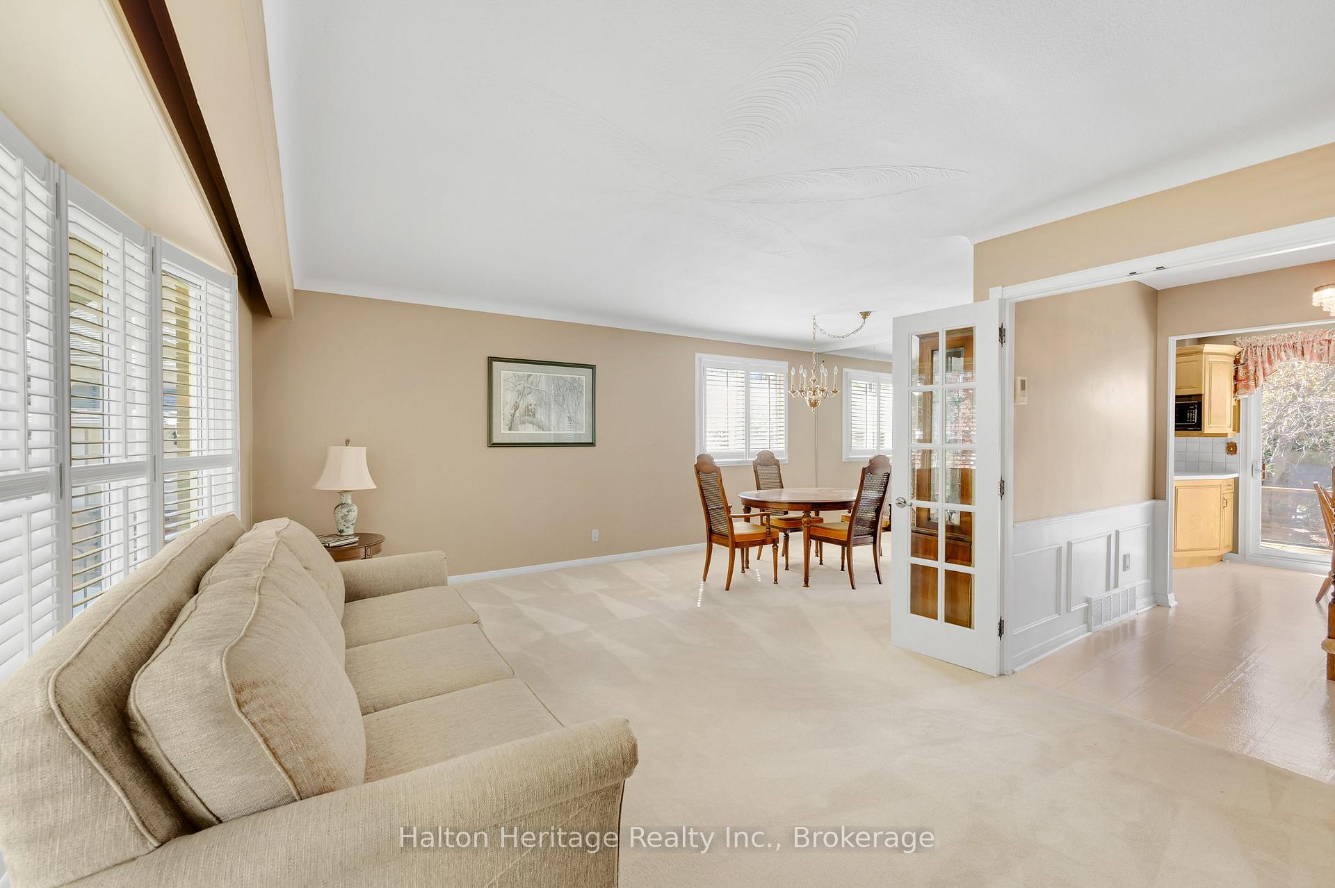 Photo 10 of 588 Louise Drive, Burlington, Shoreacres — HOMEH