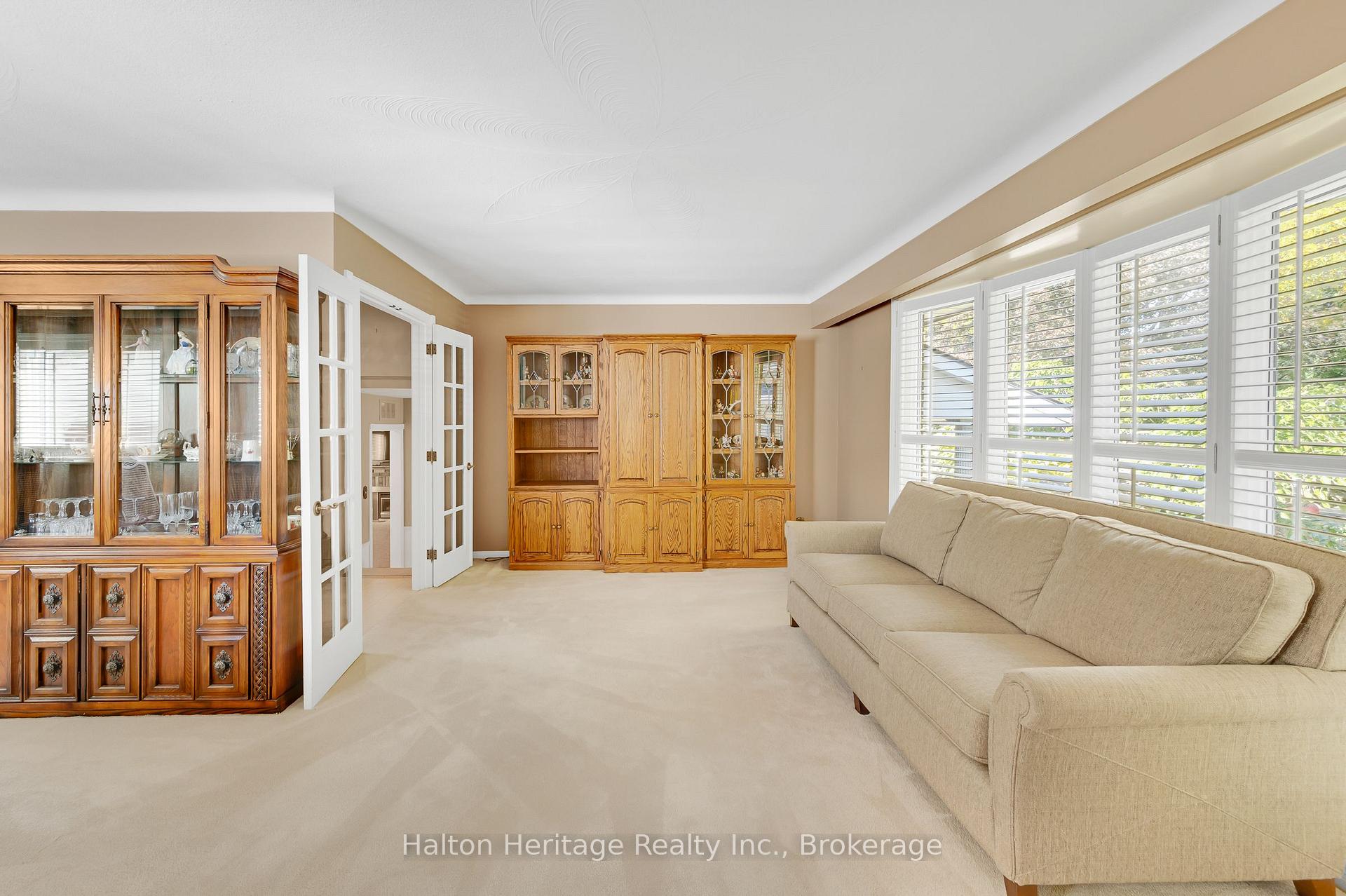 Photo 11 of 588 Louise Drive, Burlington, Shoreacres — HOMEH