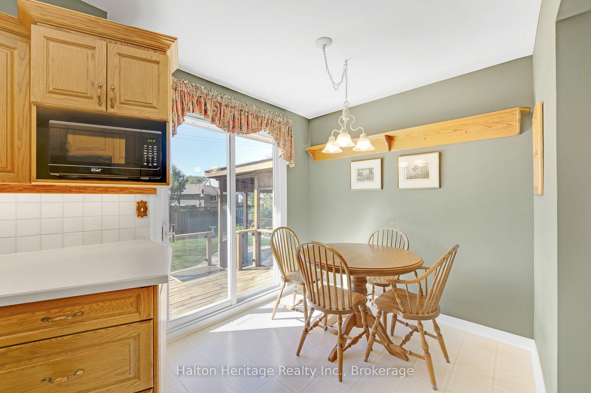Photo 15 of 588 Louise Drive, Burlington, Shoreacres — HOMEH