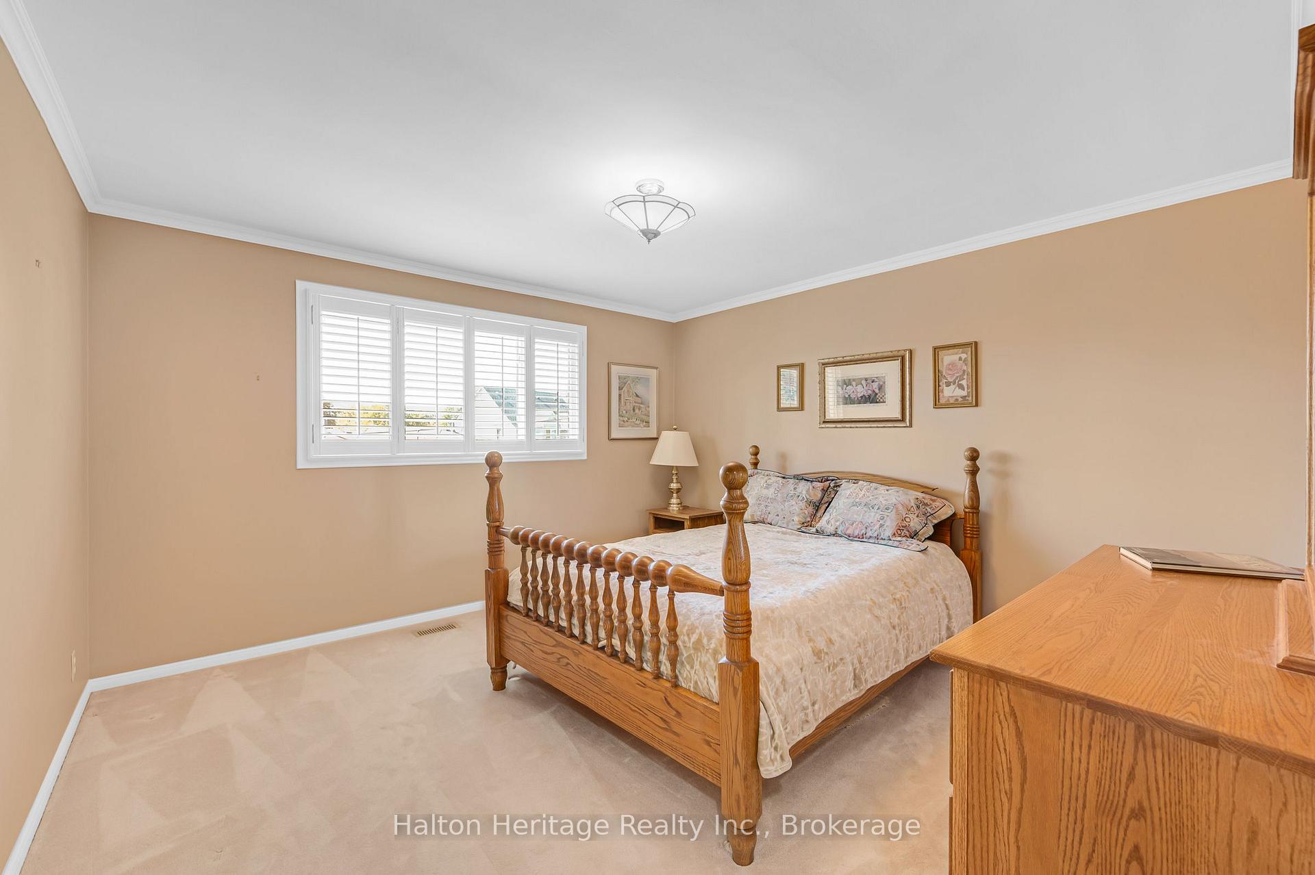 Photo 16 of 588 Louise Drive, Burlington, Shoreacres — HOMEH