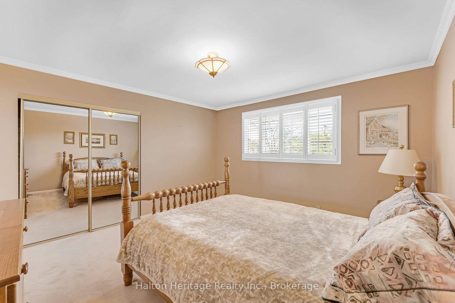 Photo 17 of 588 Louise Drive, Burlington, Shoreacres — HOMEH