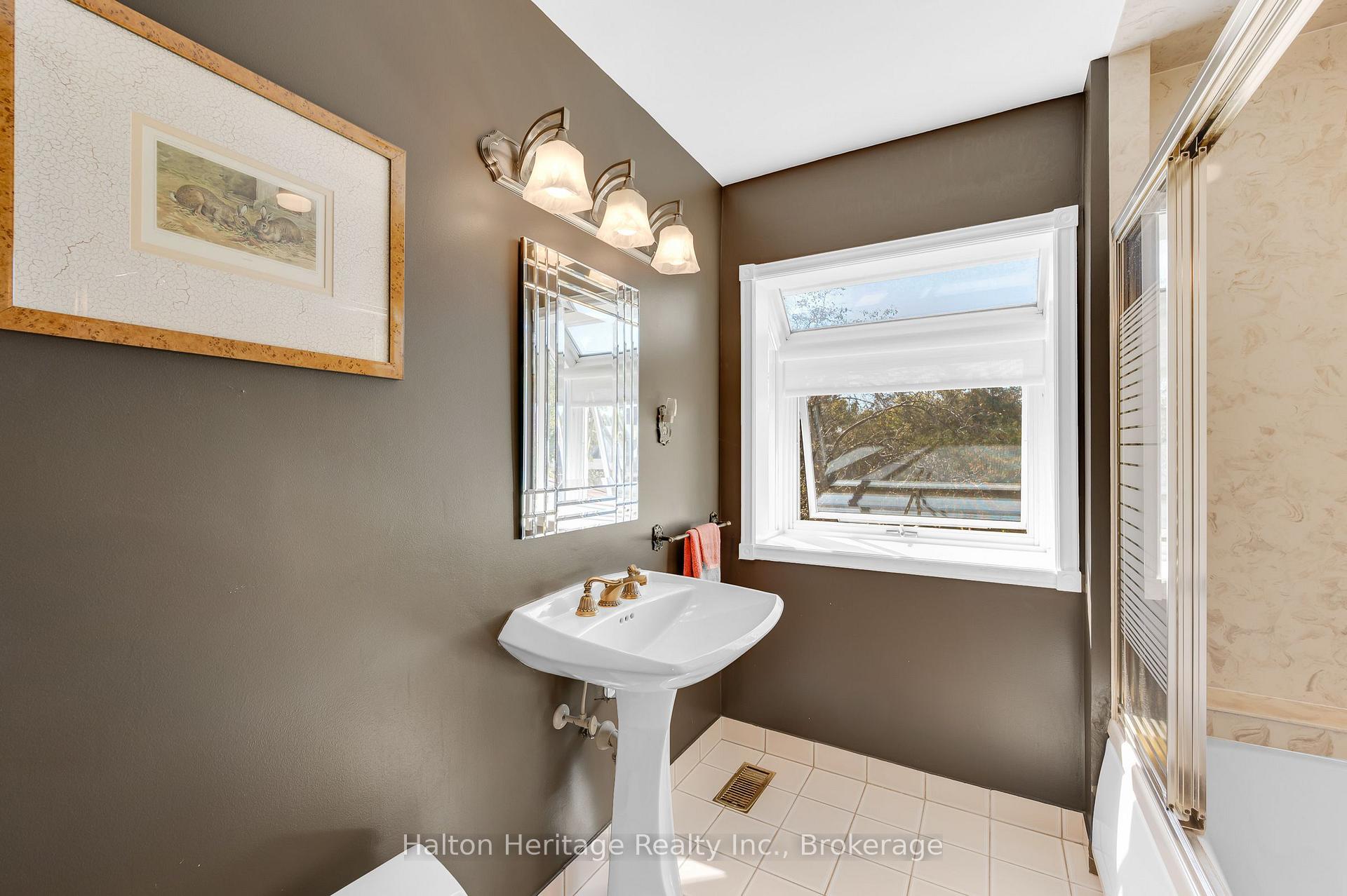 Photo 21 of 588 Louise Drive, Burlington, Shoreacres — HOMEH