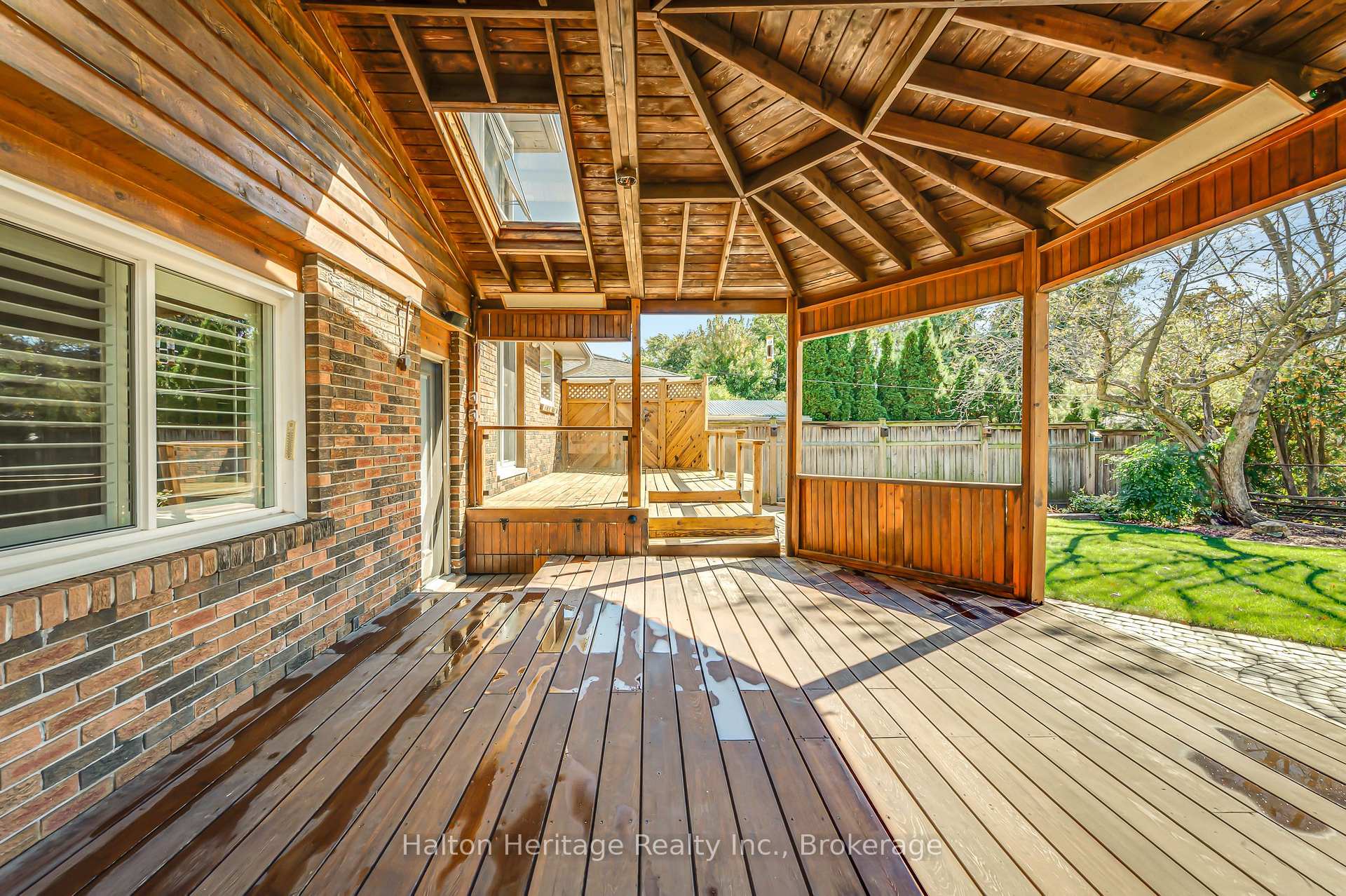 Photo 24 of 588 Louise Drive, Burlington, Shoreacres — HOMEH