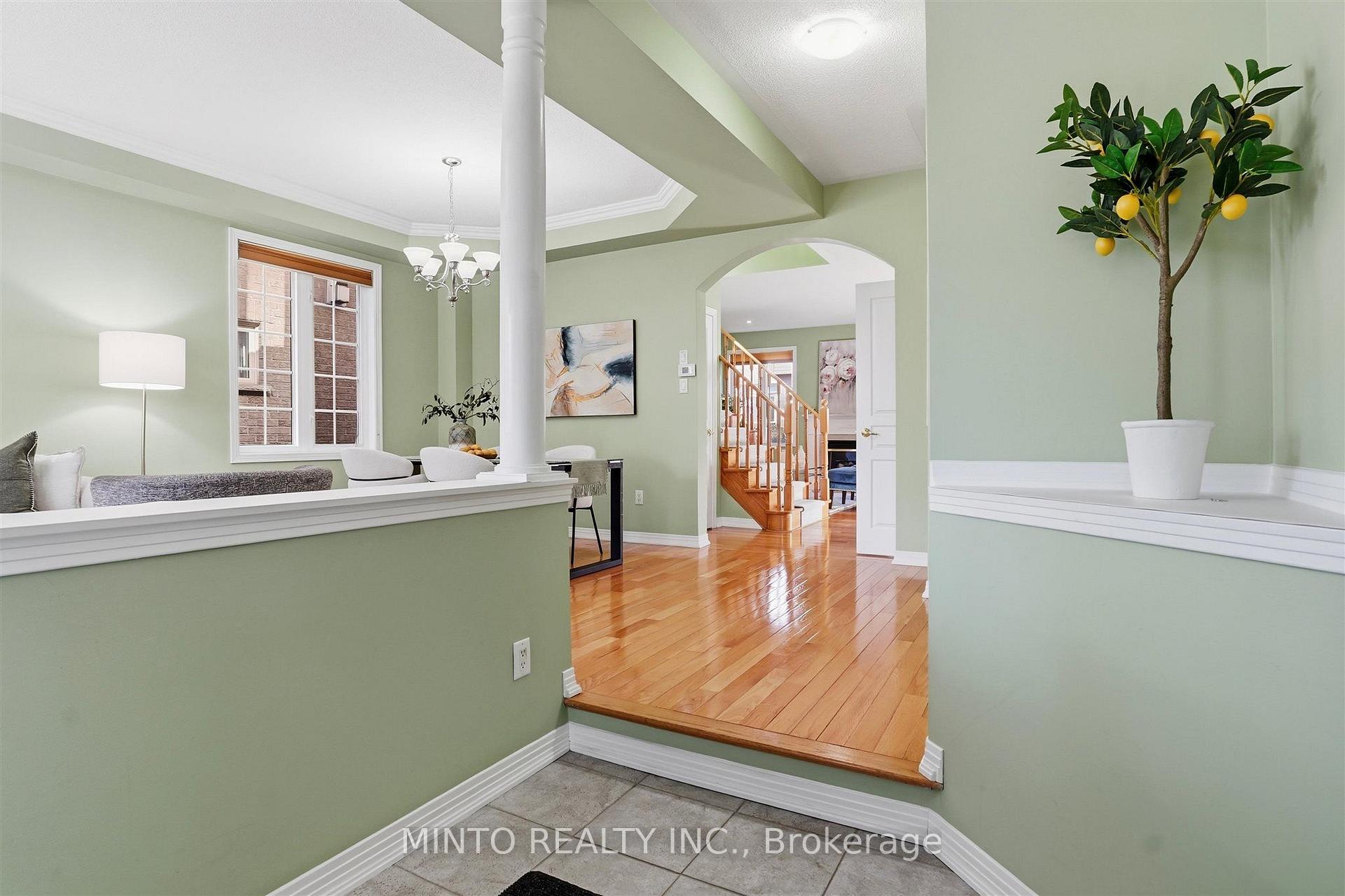 Photo 2 of 64 Willow Heights Boulevard, Markham, Cachet — HOMEH