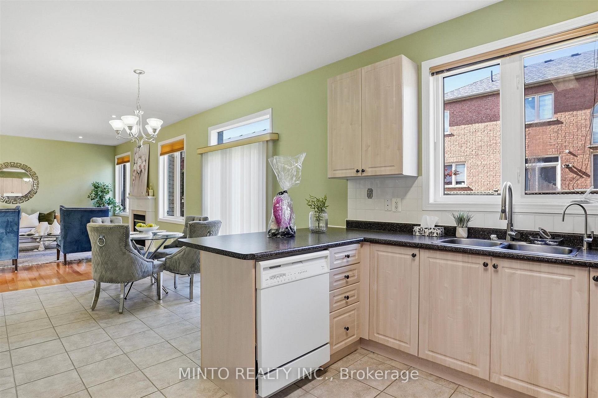 Photo 18 of 64 Willow Heights Boulevard, Markham, Cachet — HOMEH