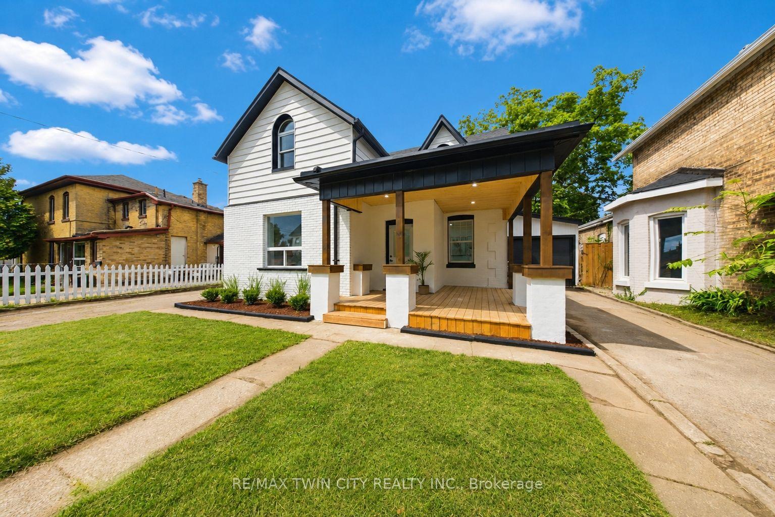 Photo 3 of 42 Peel Street, Brantford, Victoria/Arthur — HOMEH