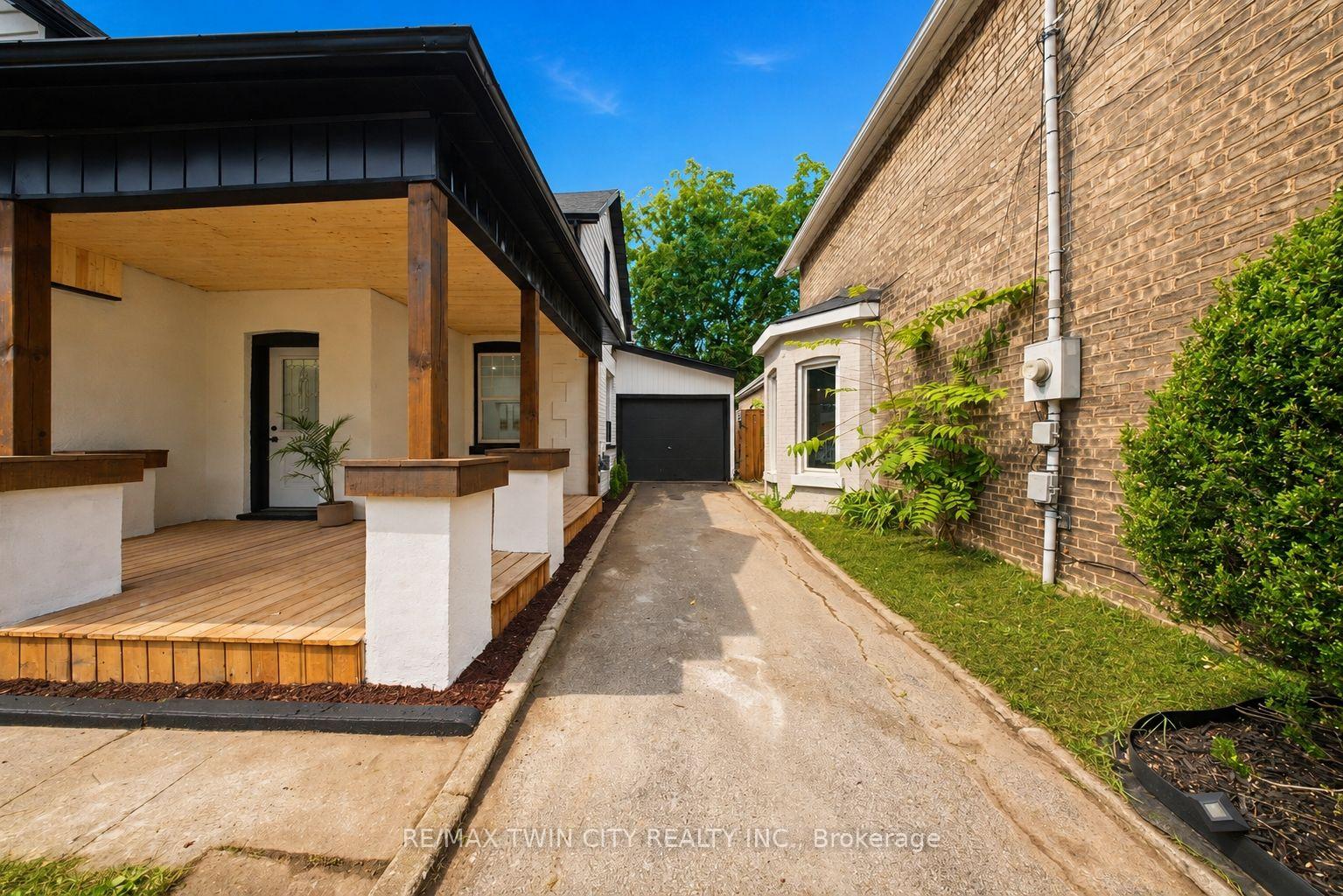 Photo 4 of 42 Peel Street, Brantford, Victoria/Arthur — HOMEH