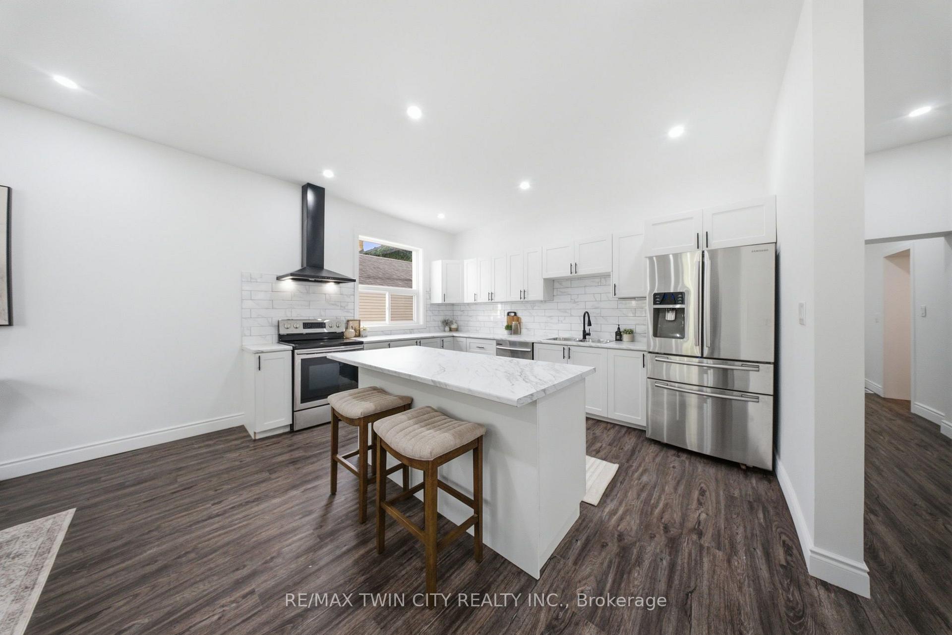 Photo 9 of 42 Peel Street, Brantford, Victoria/Arthur — HOMEH