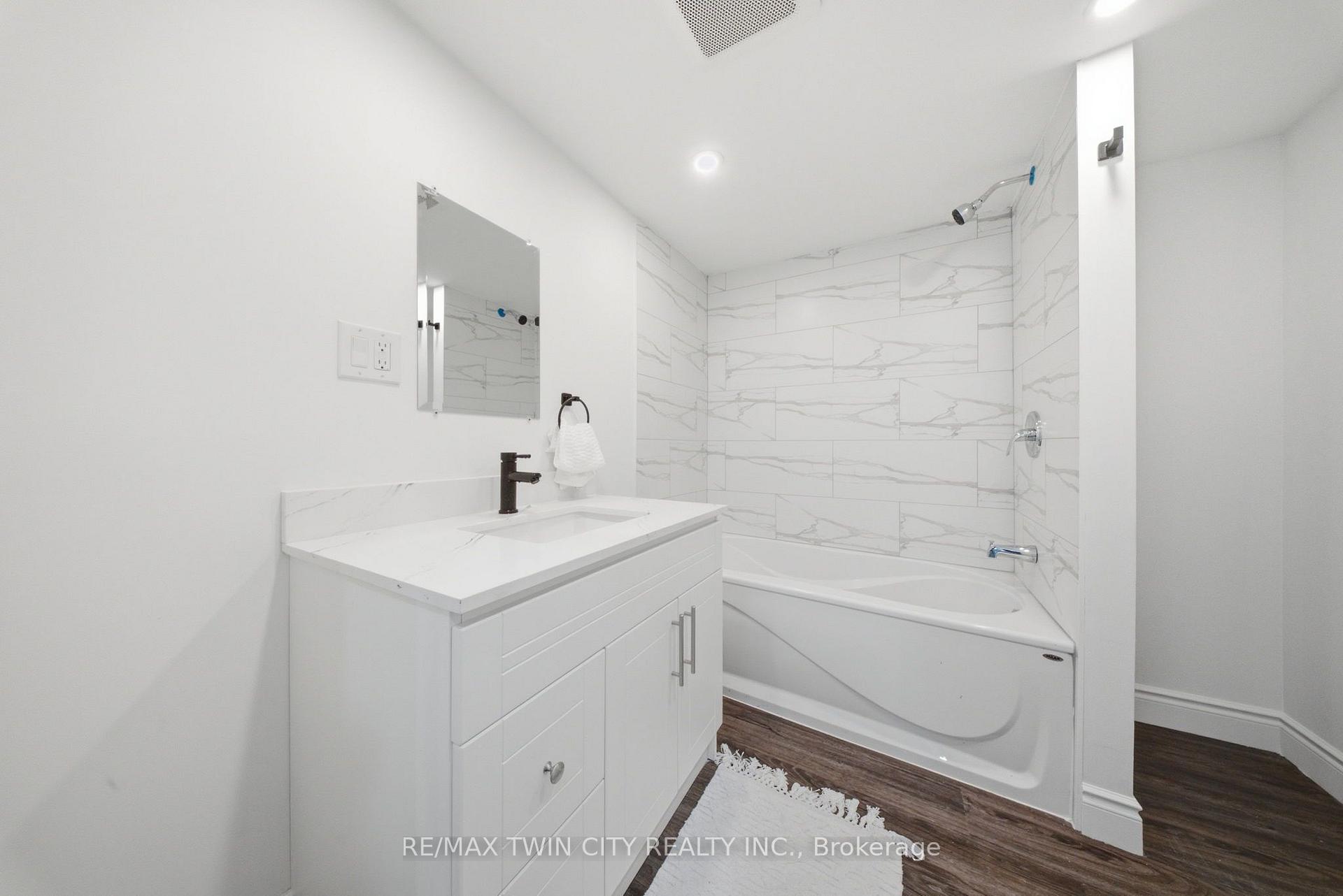Photo 14 of 42 Peel Street, Brantford, Victoria/Arthur — HOMEH