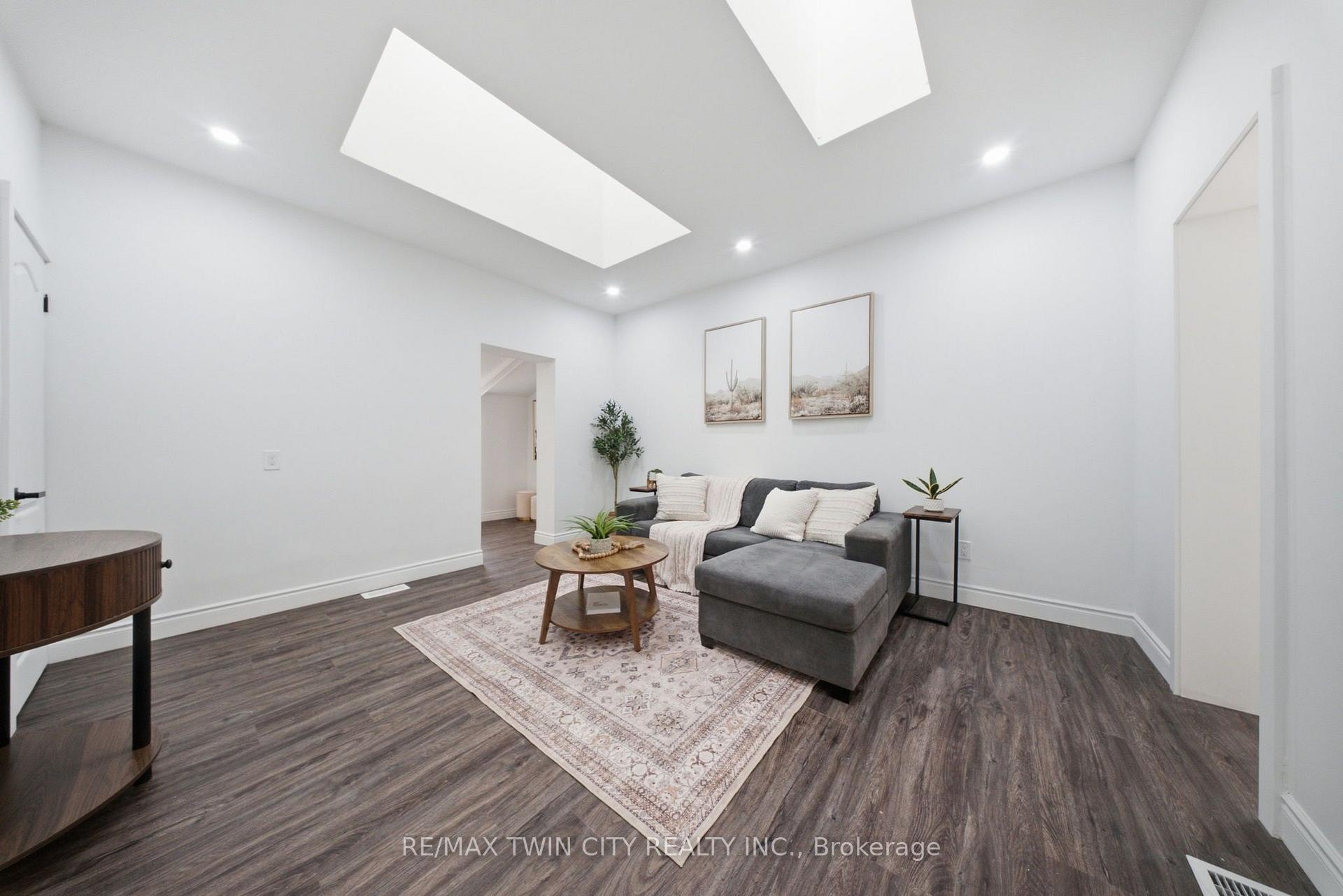 Photo 15 of 42 Peel Street, Brantford, Victoria/Arthur — HOMEH