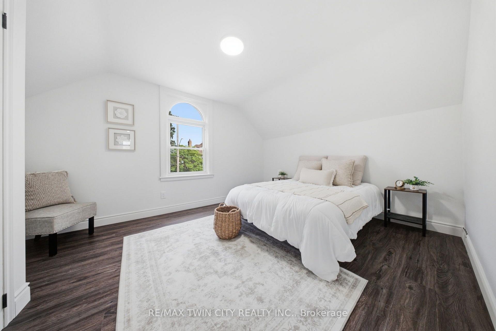 Photo 21 of 42 Peel Street, Brantford, Victoria/Arthur — HOMEH